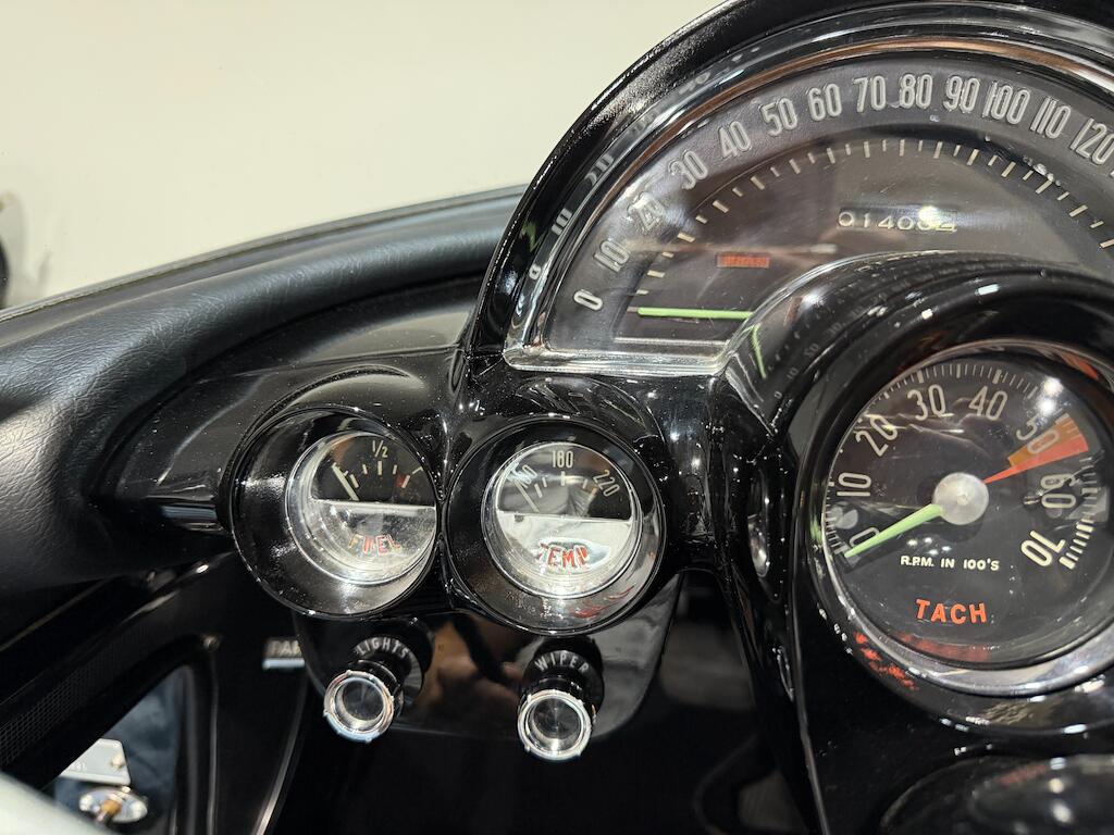 Chevrolet Corvette view 46