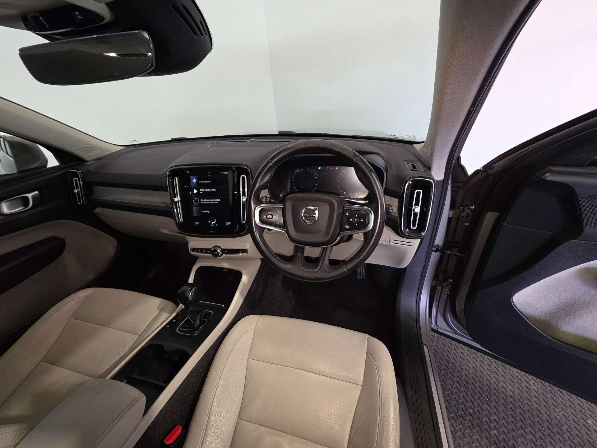 Volvo XC40 view 11