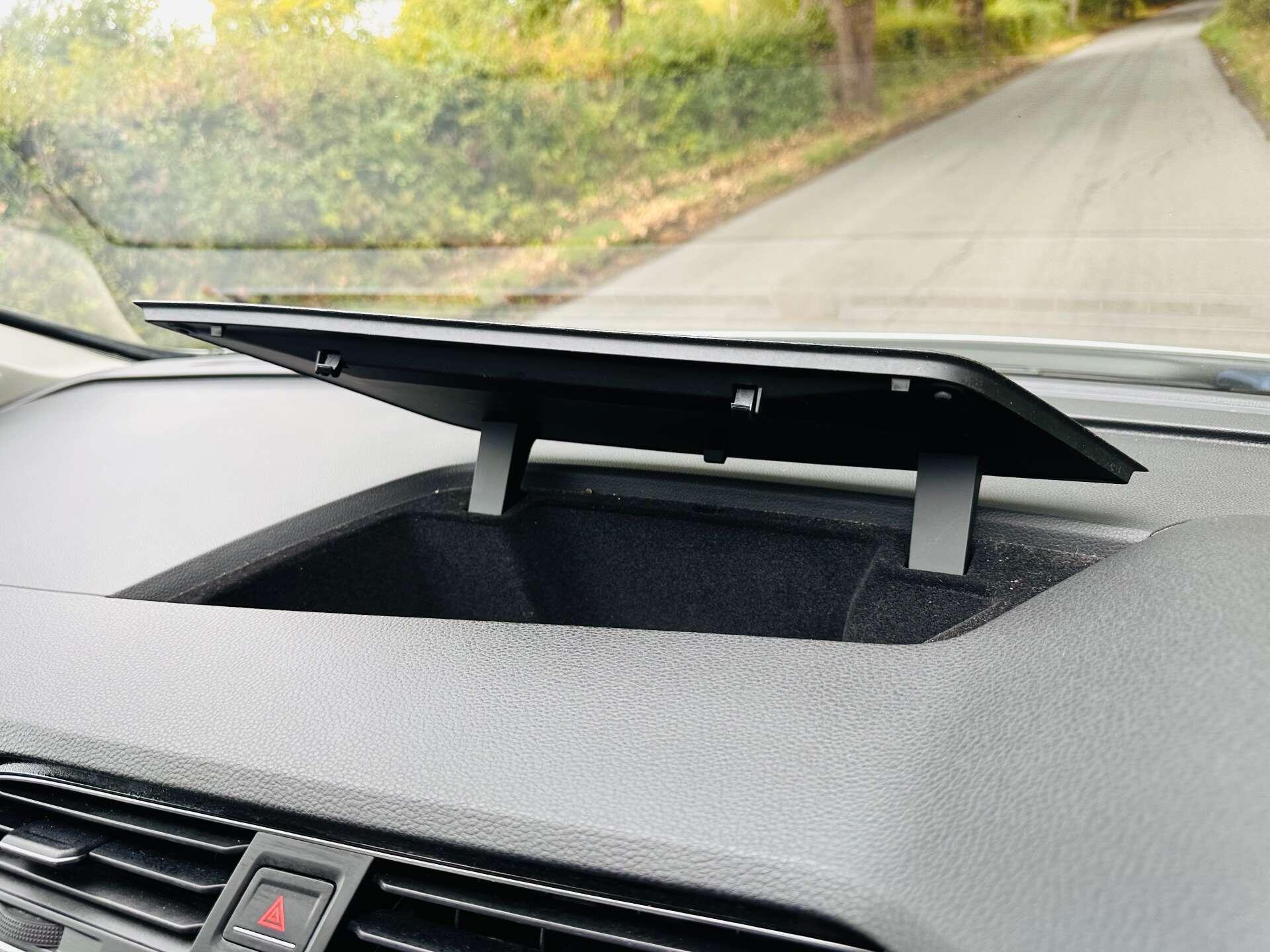 Volkswagen Touran view 20