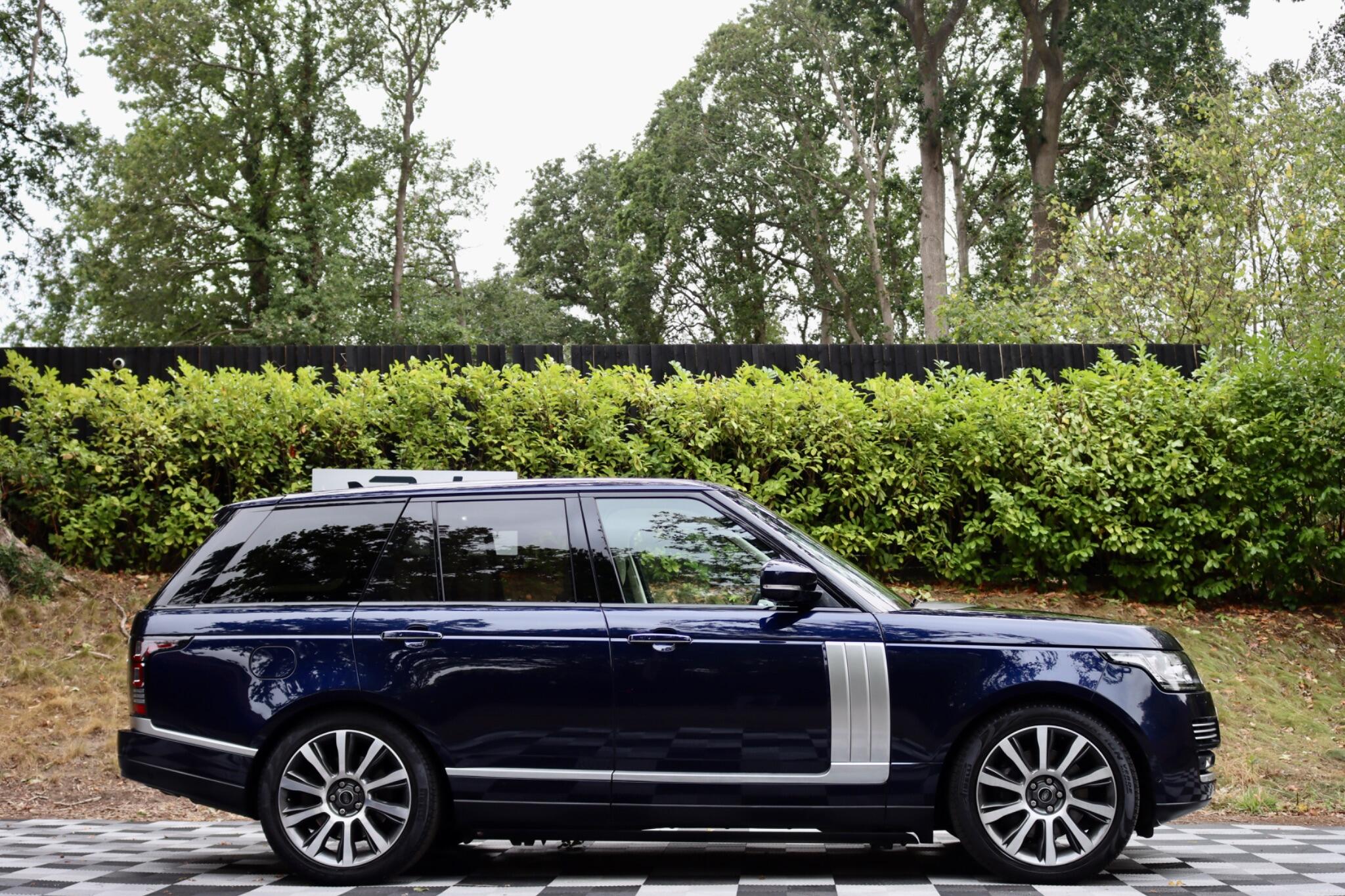 Land Rover Range Rover view 2