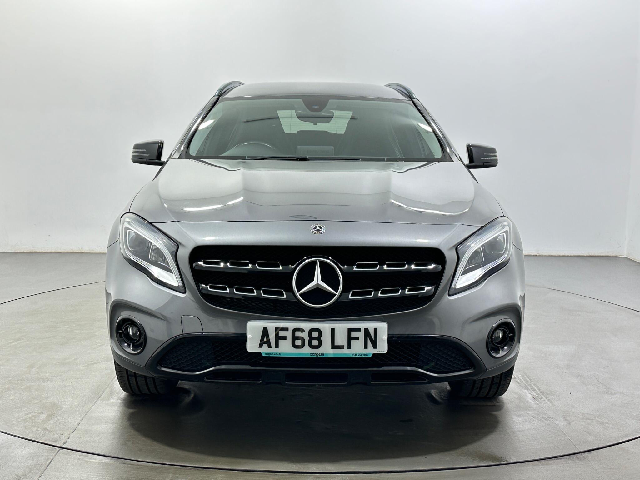 Mercedes-Benz Gla view 3