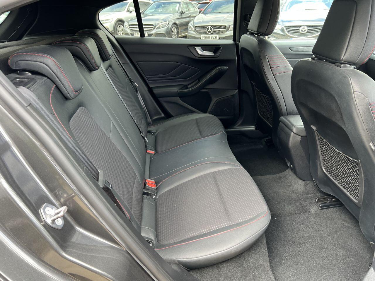 Ford Focus view 18