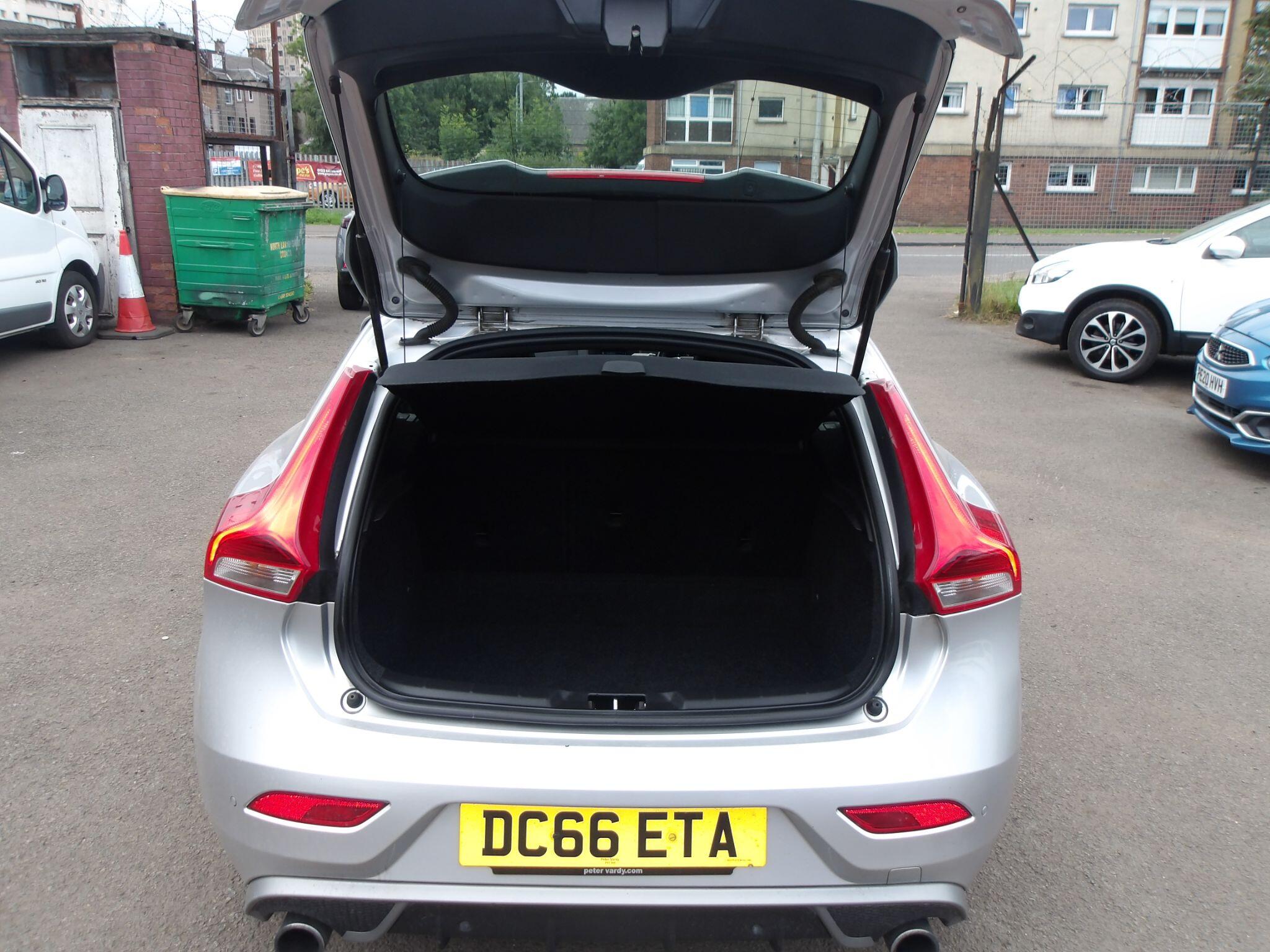Volvo V40 view 13