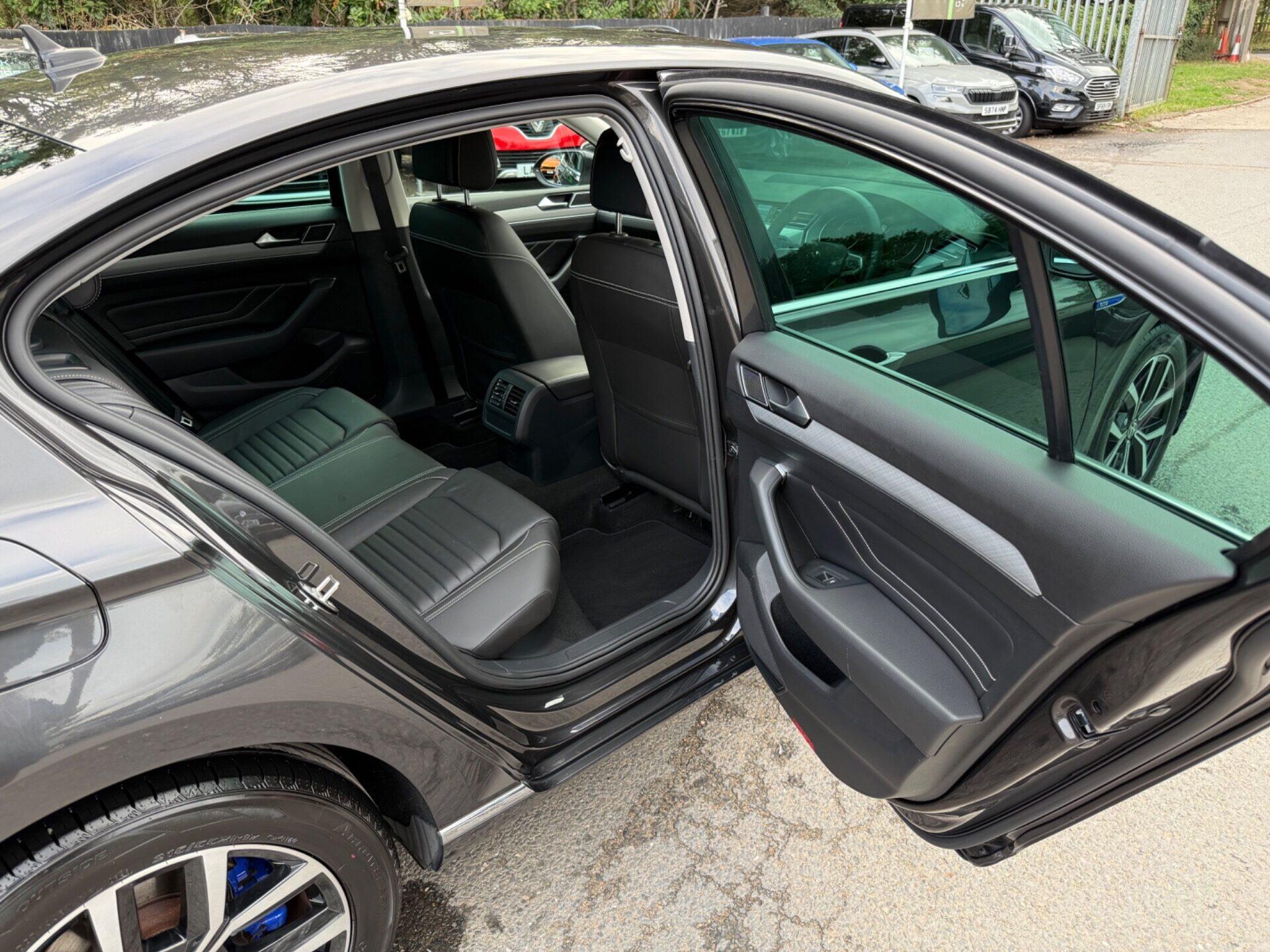 Volkswagen Passat view 30