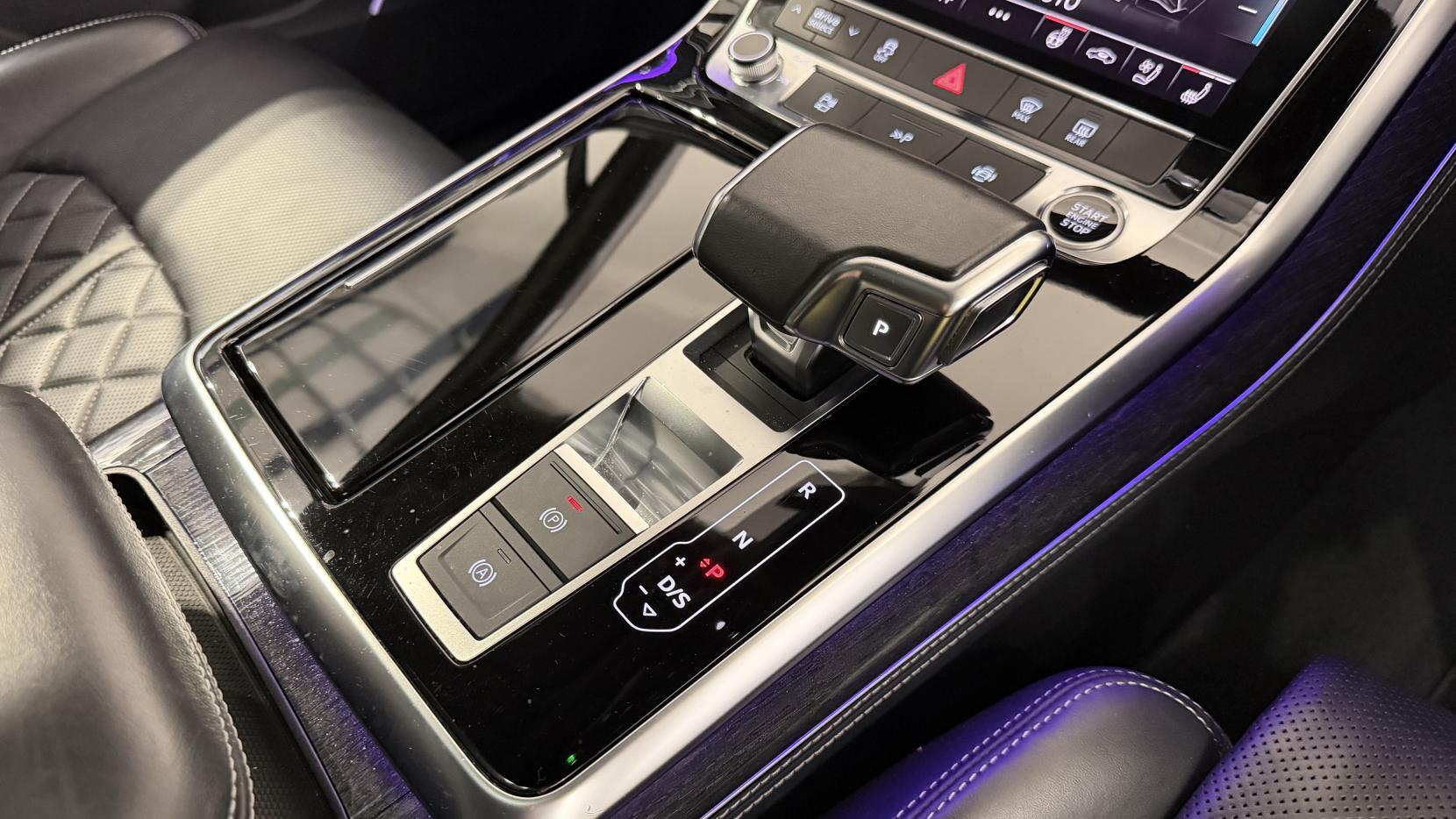 Audi Q7 view 25