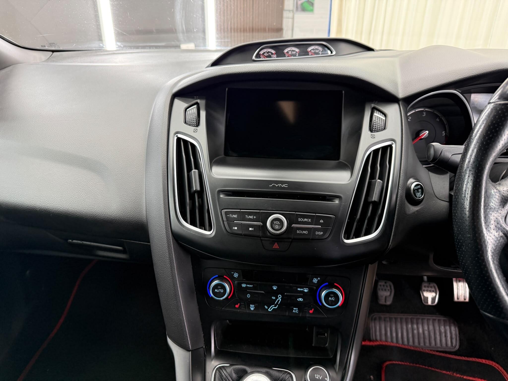 Ford Focus view 34
