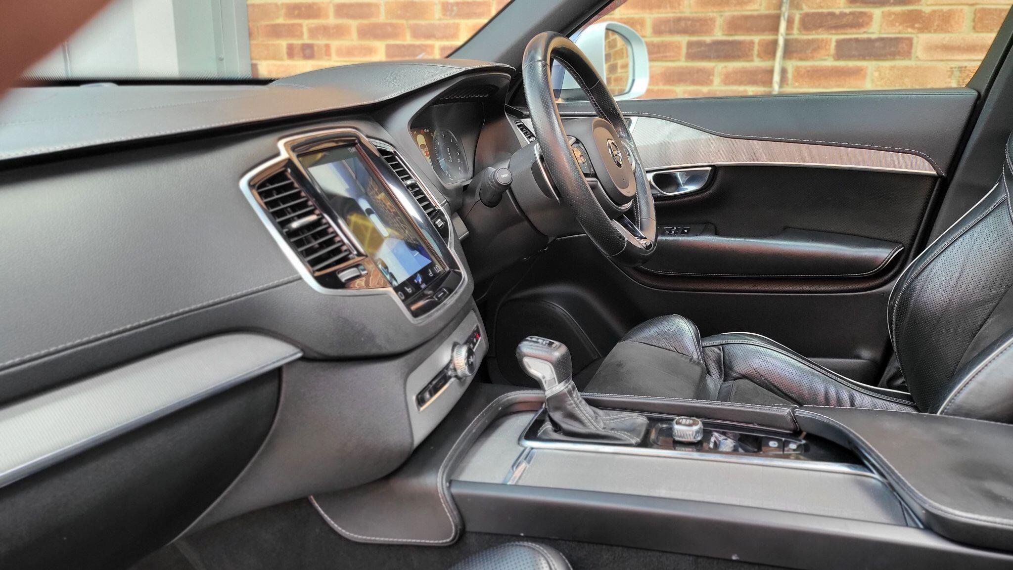 Volvo XC90 view 10