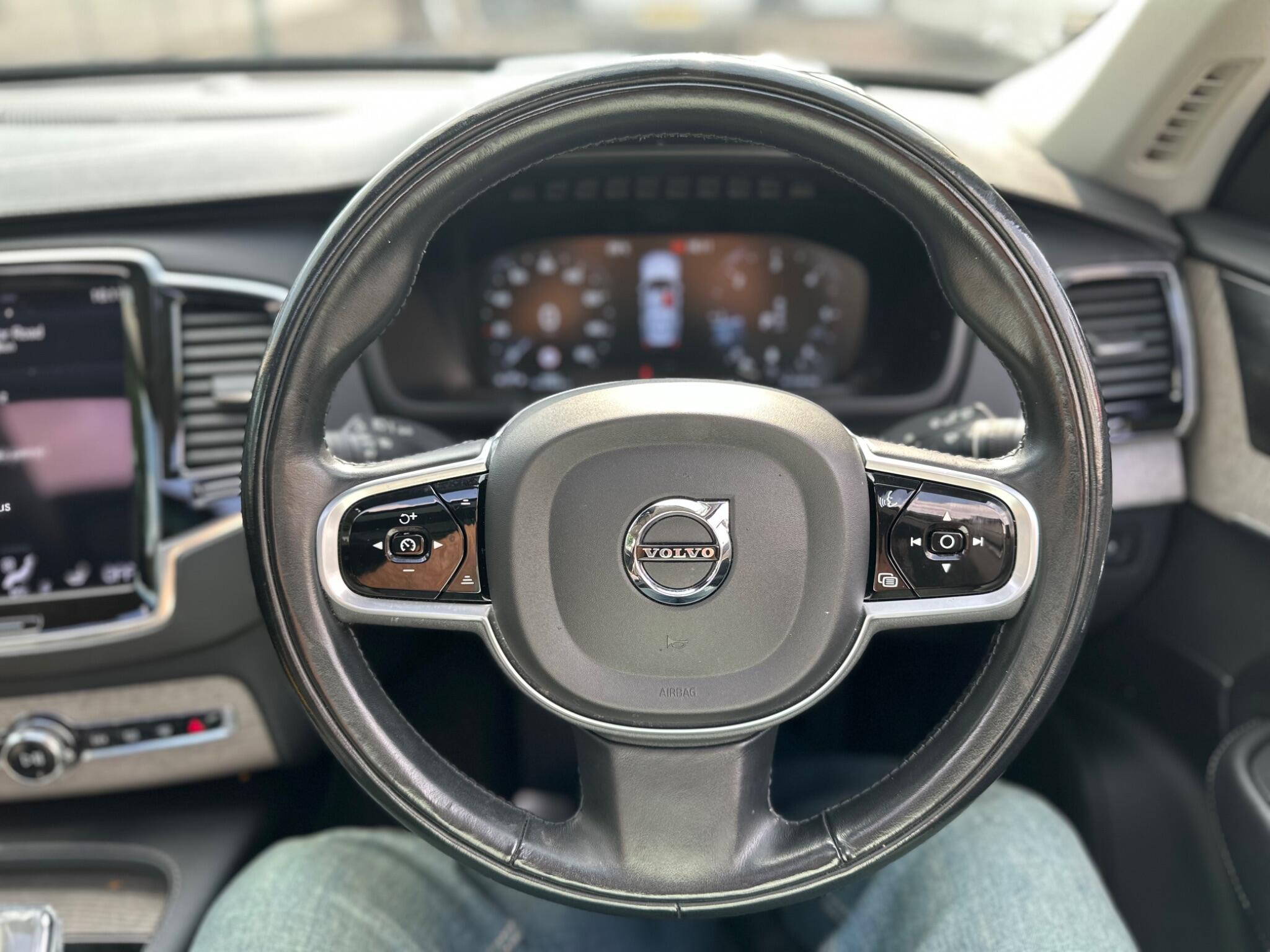 Volvo XC90 view 36