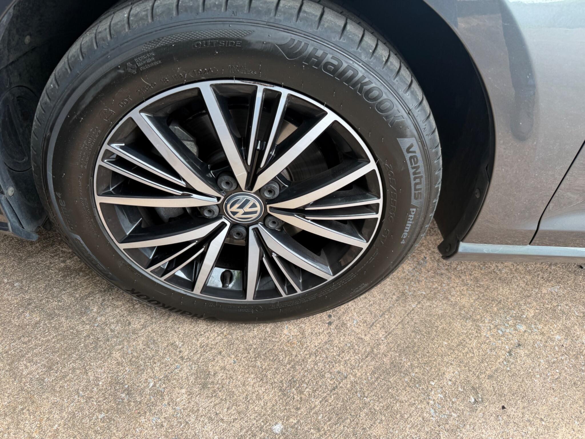Volkswagen Golf view 17