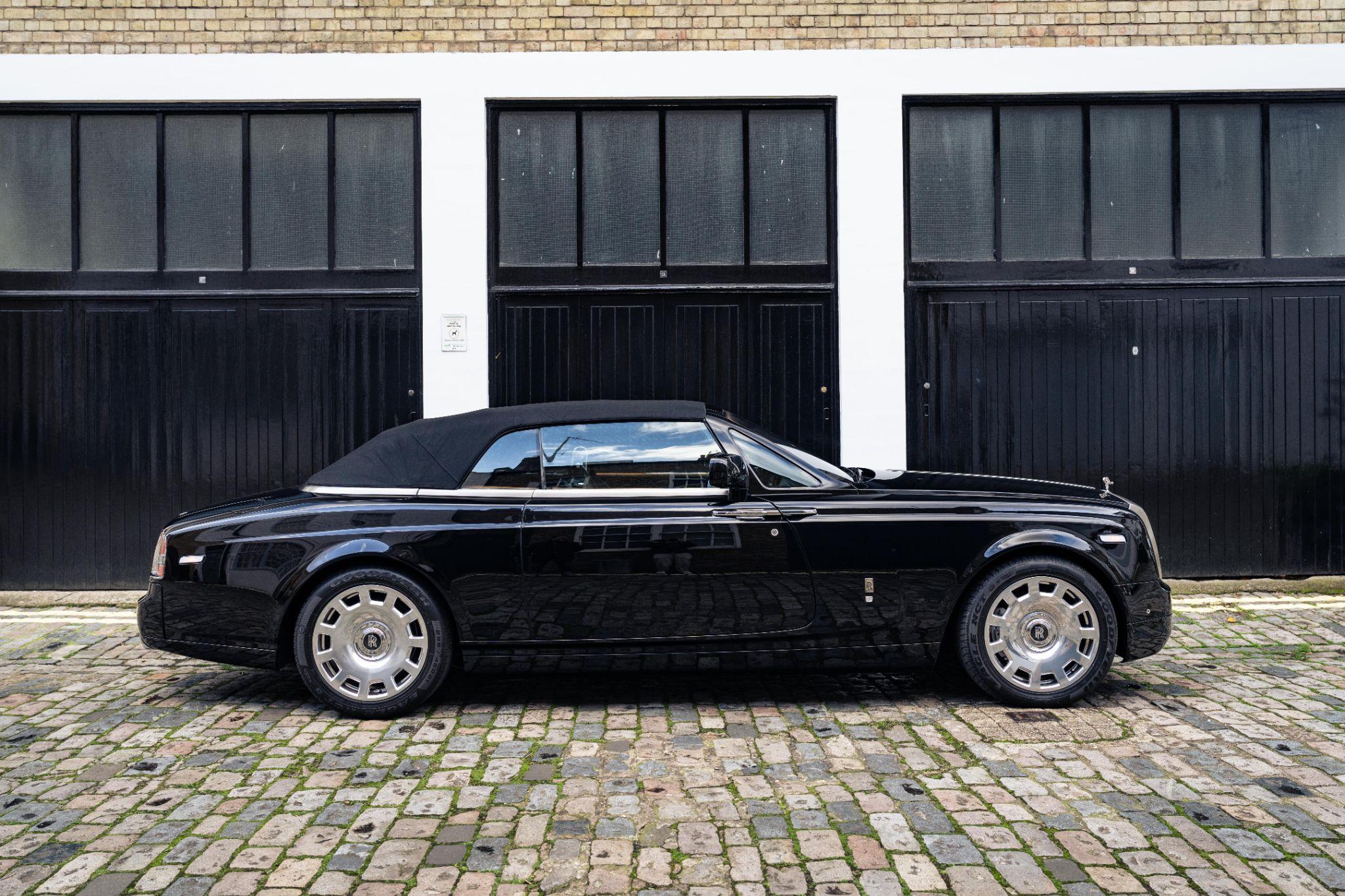 Rolls-Royce Phantom view 19
