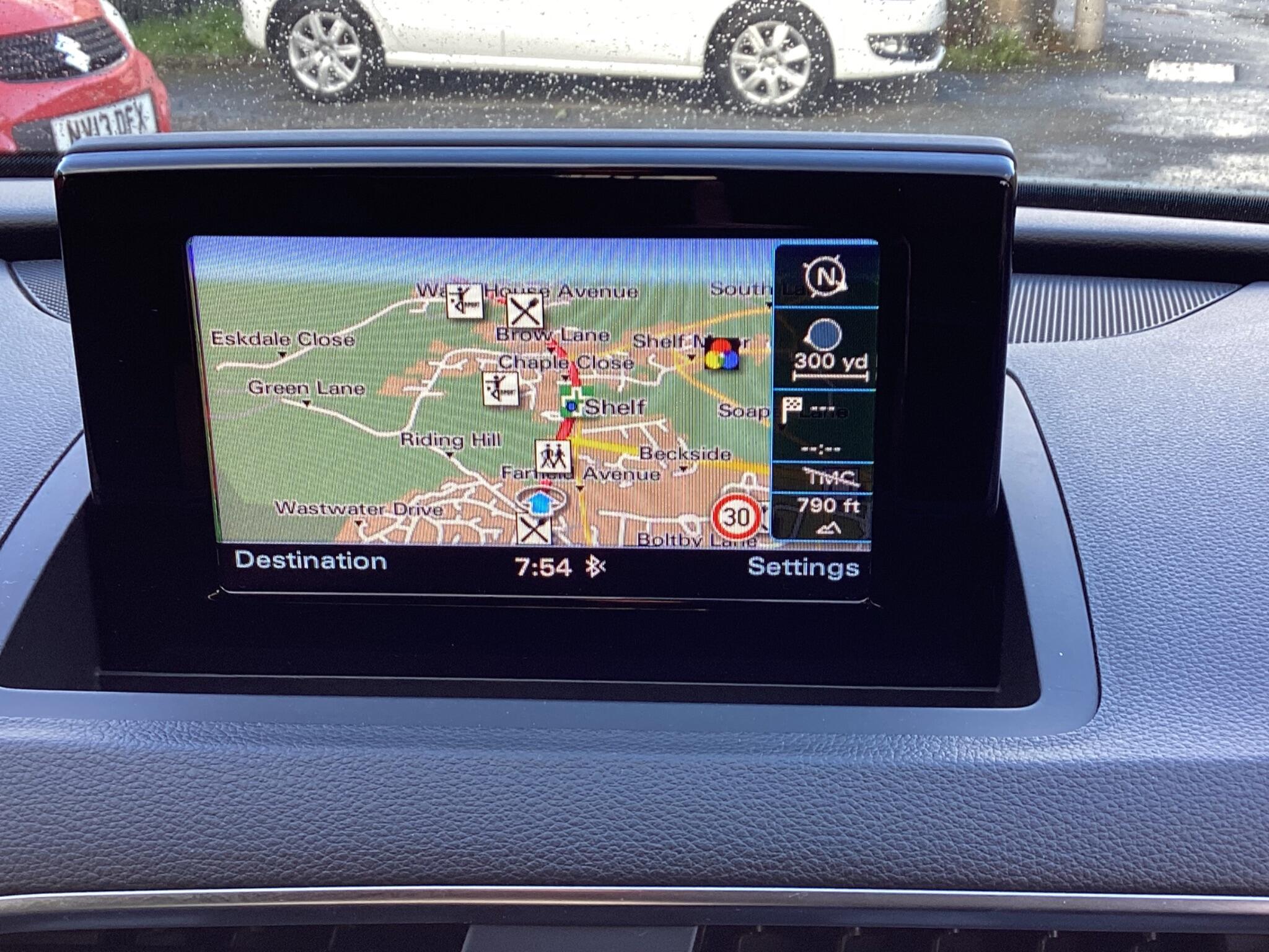 Audi Q3 view 20