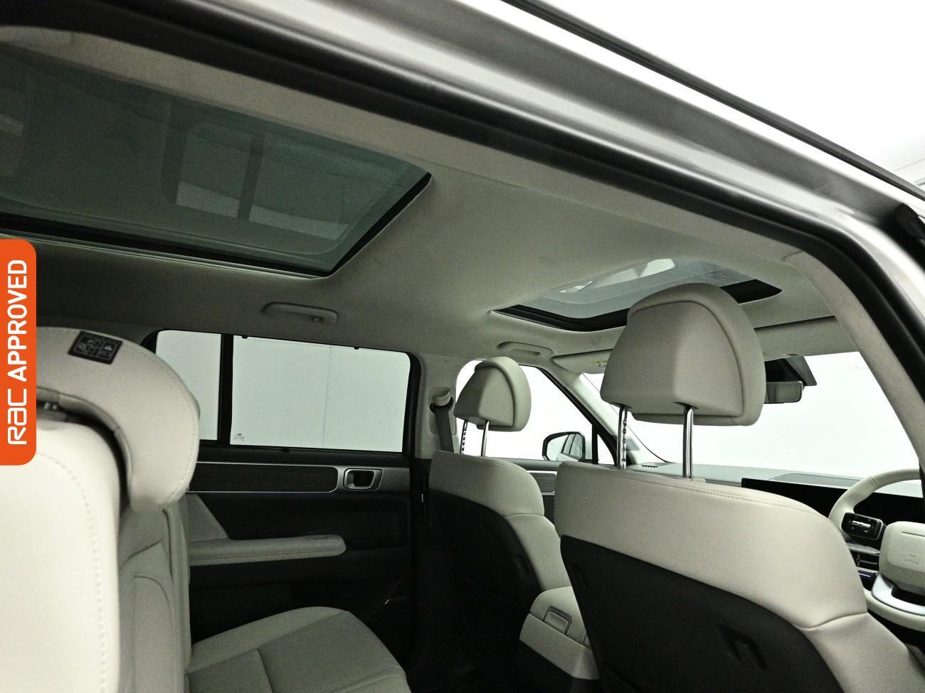 Hyundai Santa FE view 3
