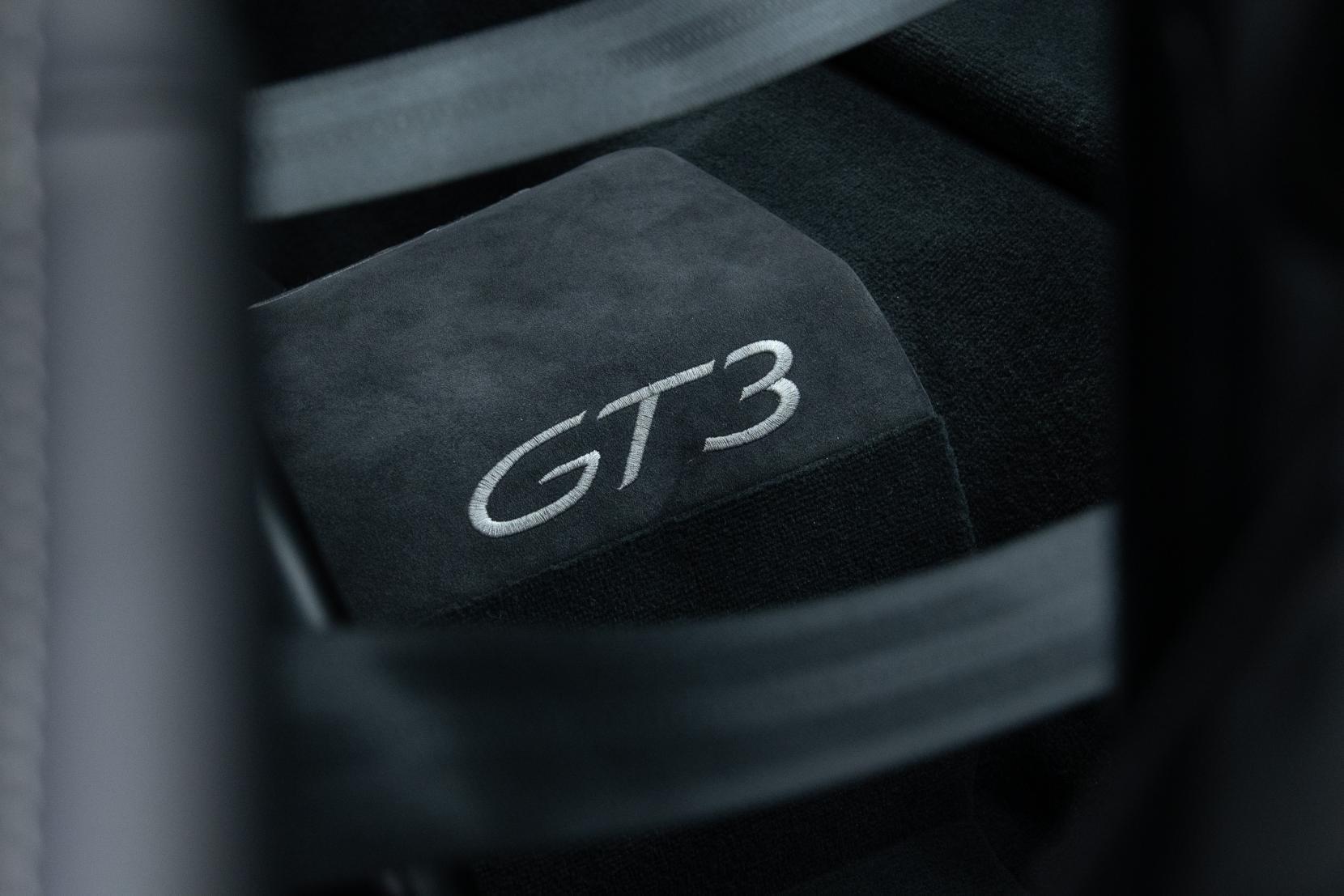 Porsche 911 view 16