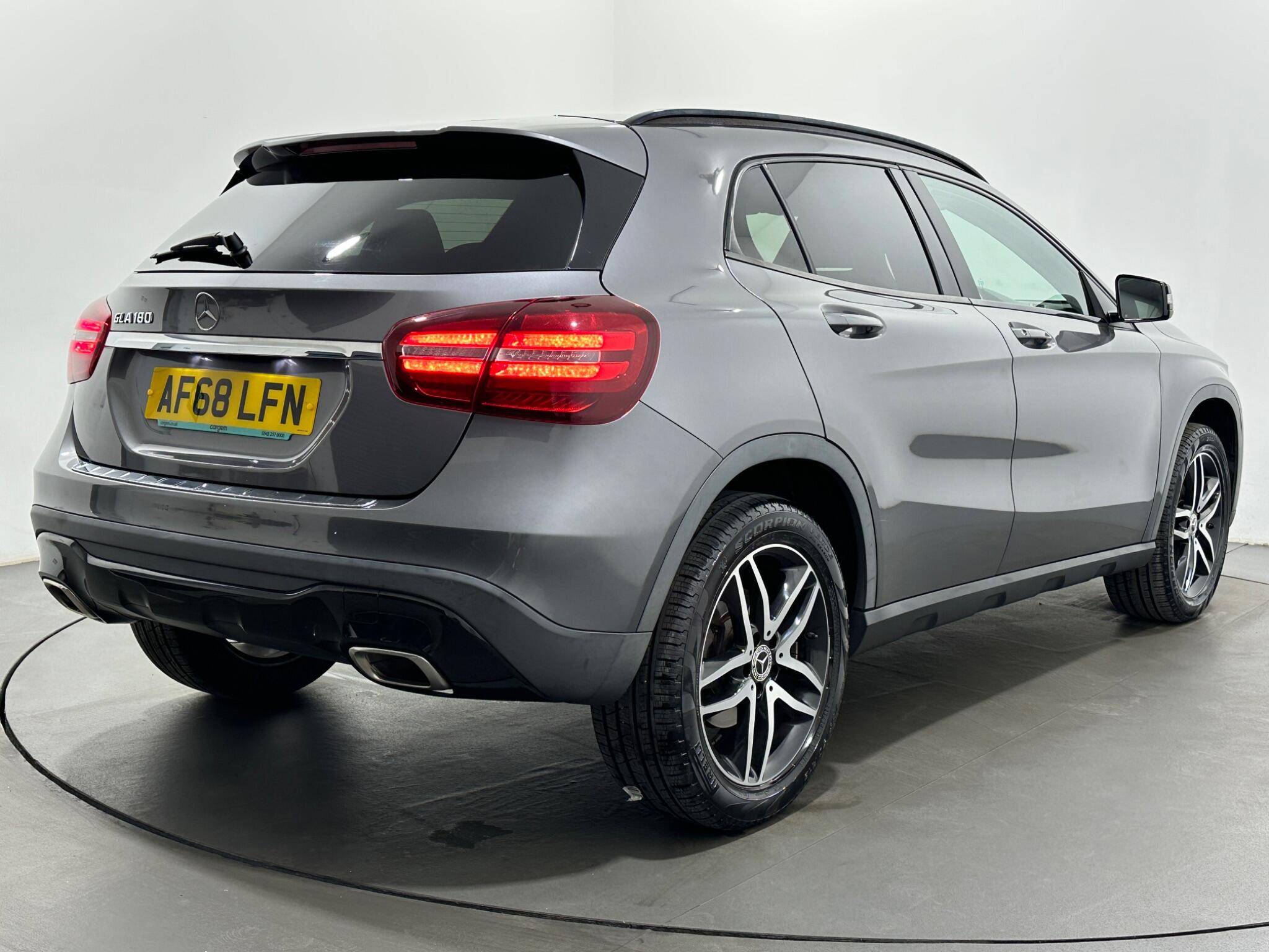 Mercedes-Benz Gla view 48