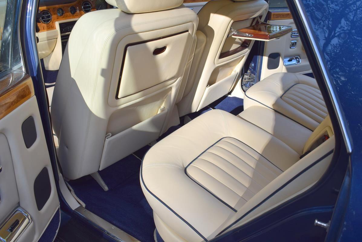 Rolls-Royce Silver Spirit view 26
