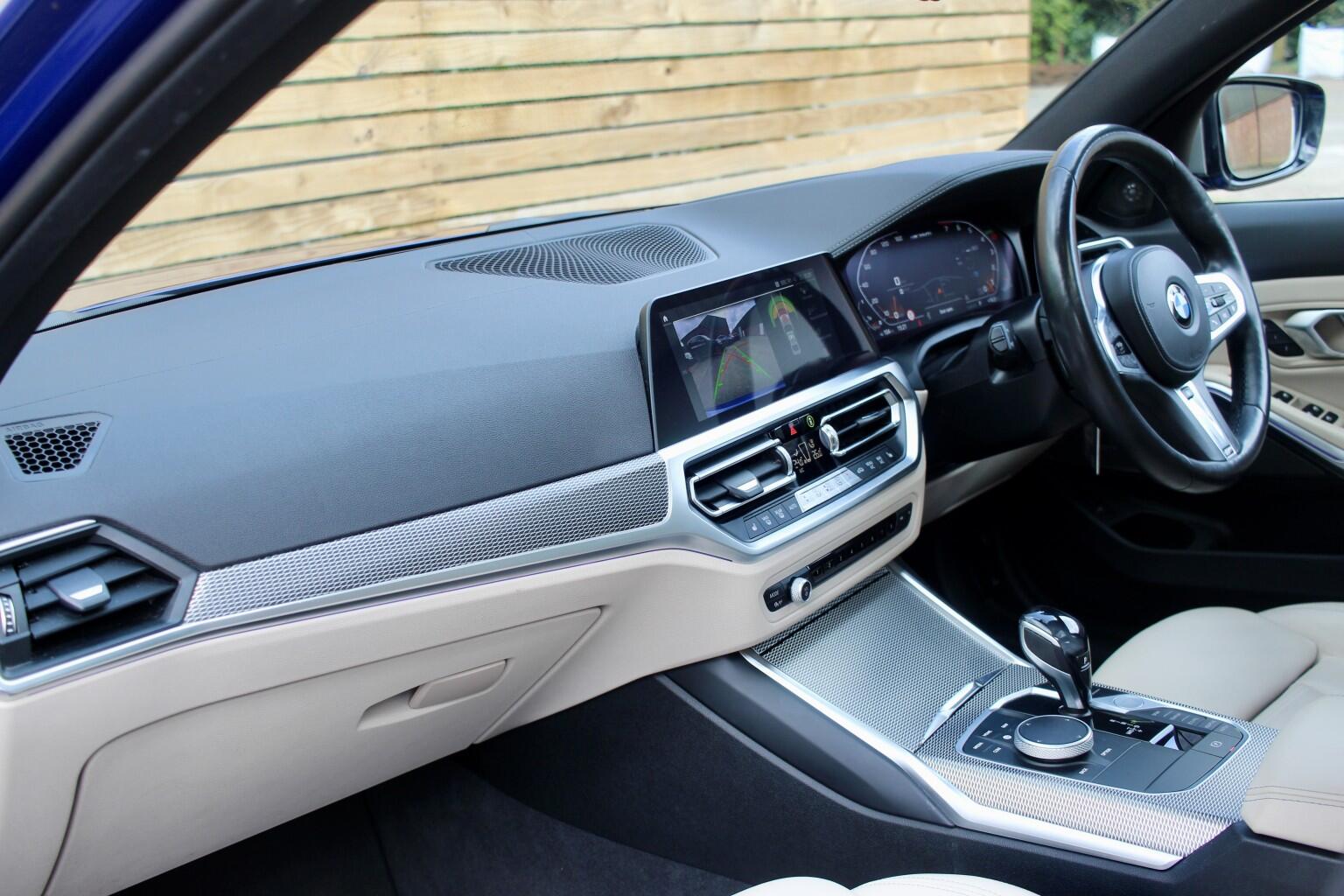 BMW 3 Series view 15