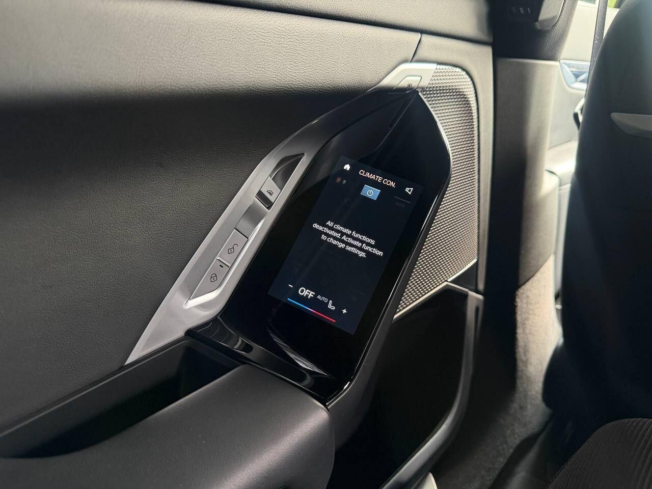 BMW 7 Series view 35