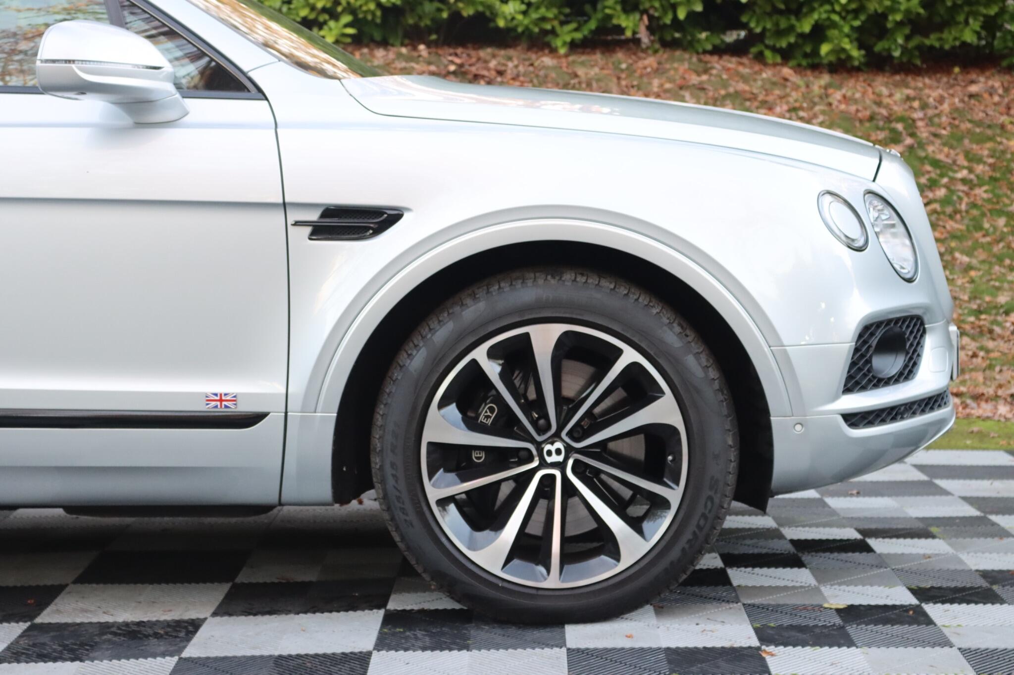 Bentley Bentayga view 50