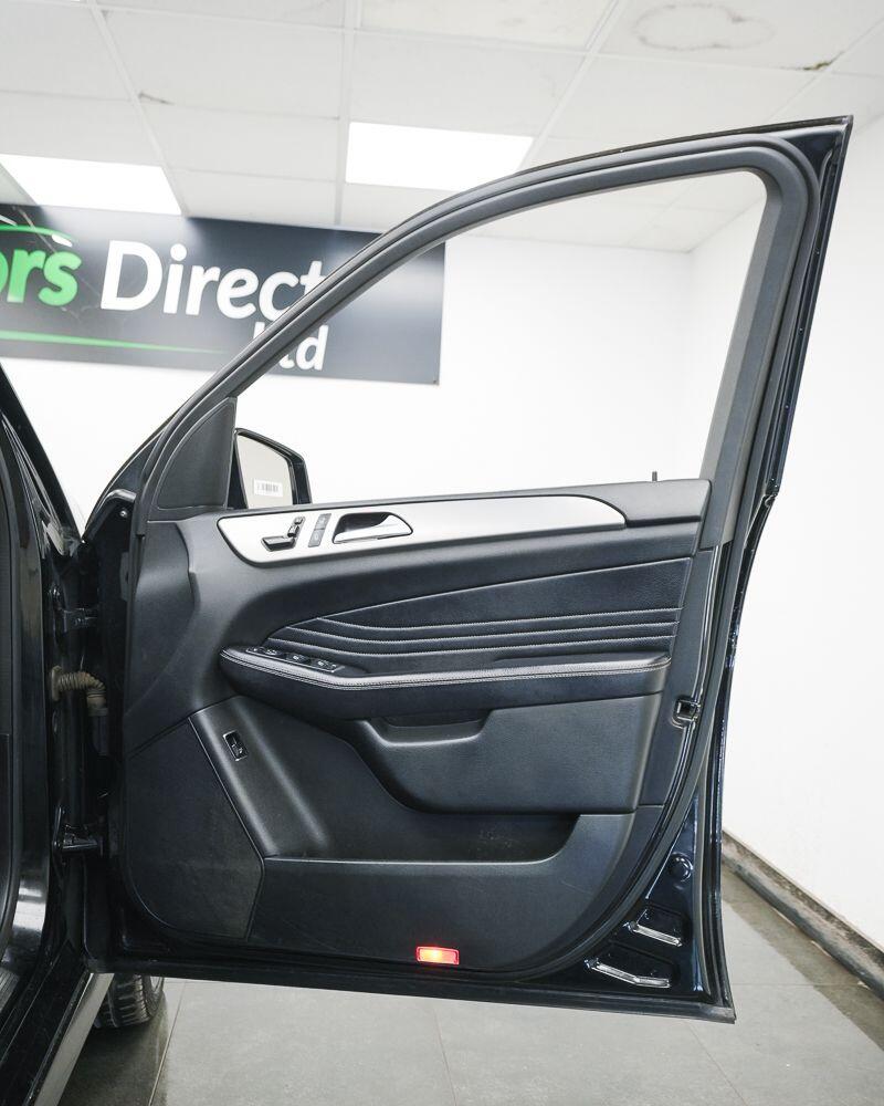 Mercedes-Benz M Class view 18