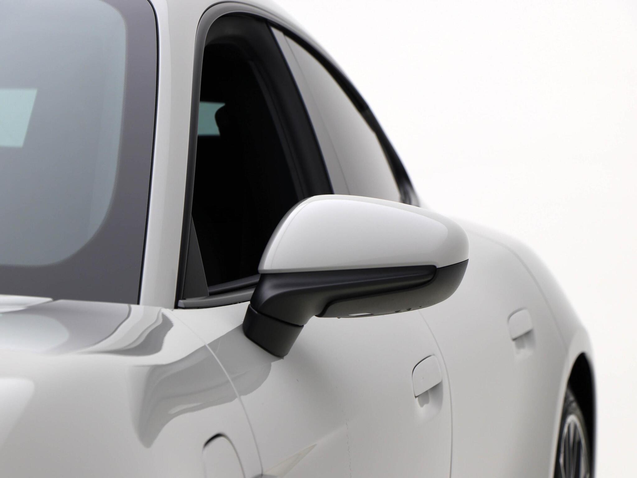 Porsche Taycan view 14