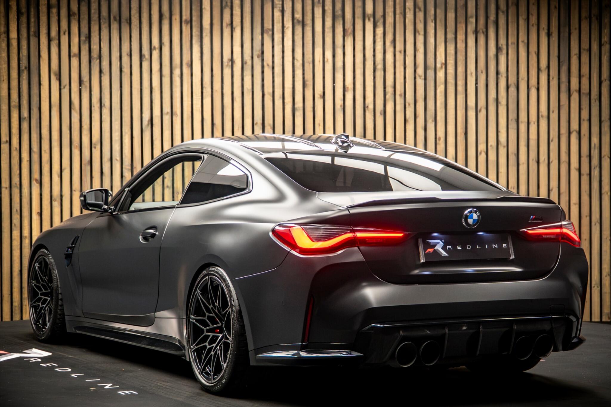 BMW M4 view 3
