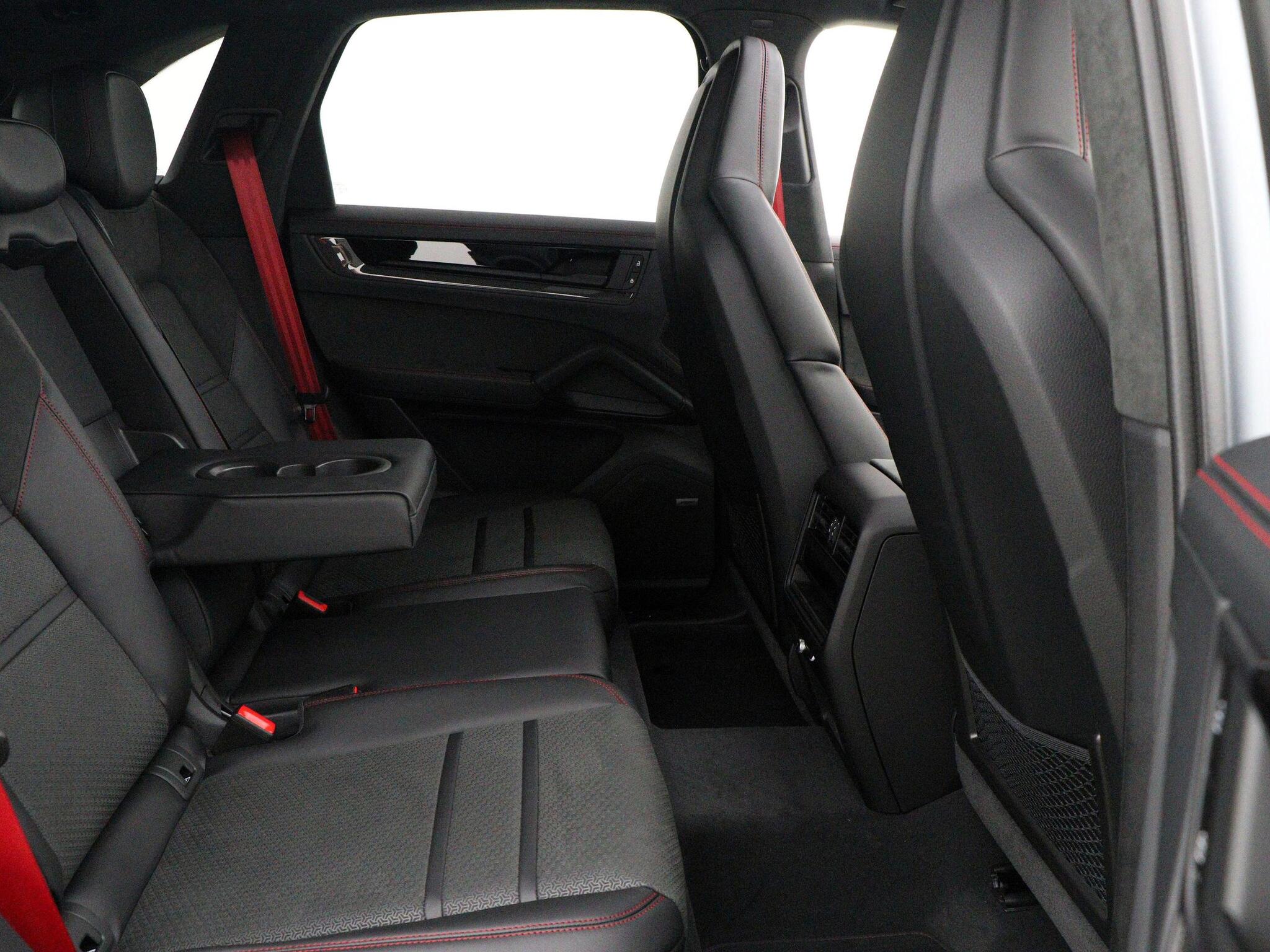 Porsche Cayenne view 19