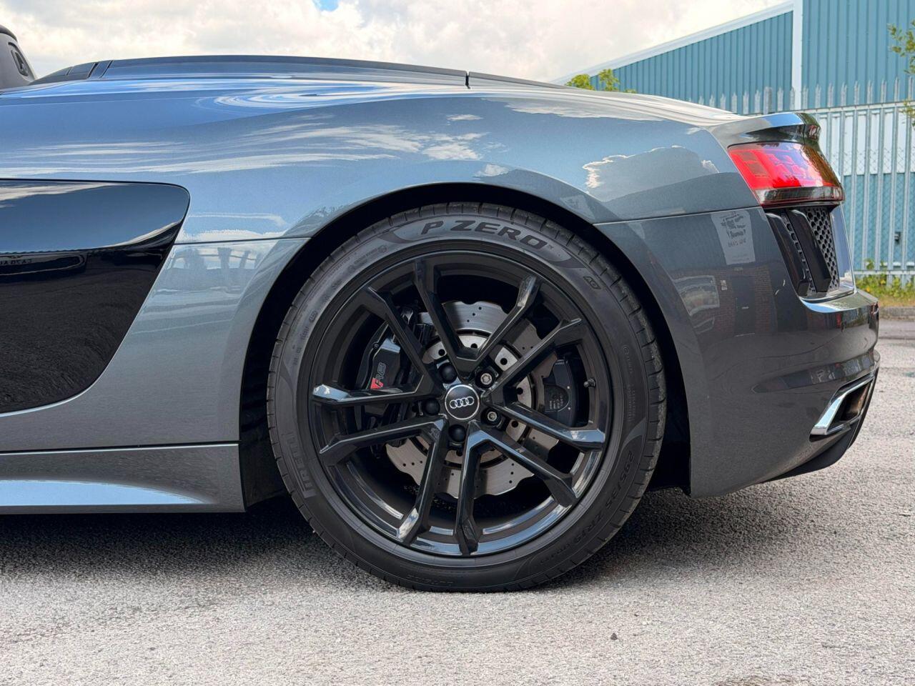 Audi R8 view 30