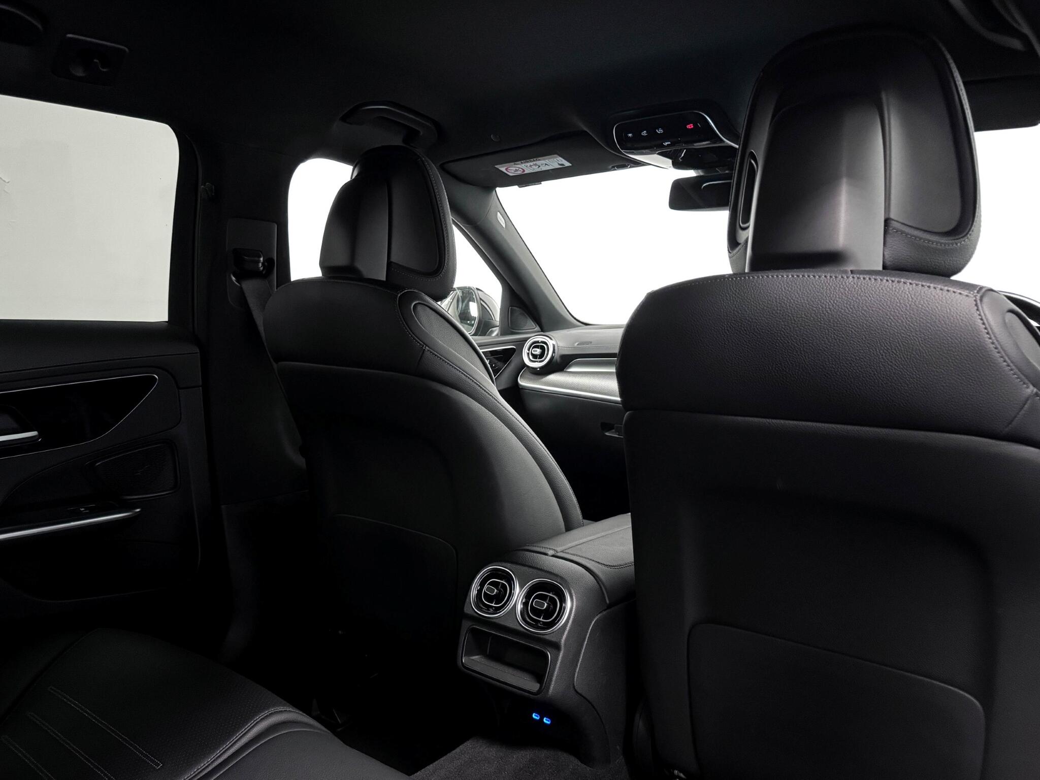 Mercedes-Benz C-Class view 11