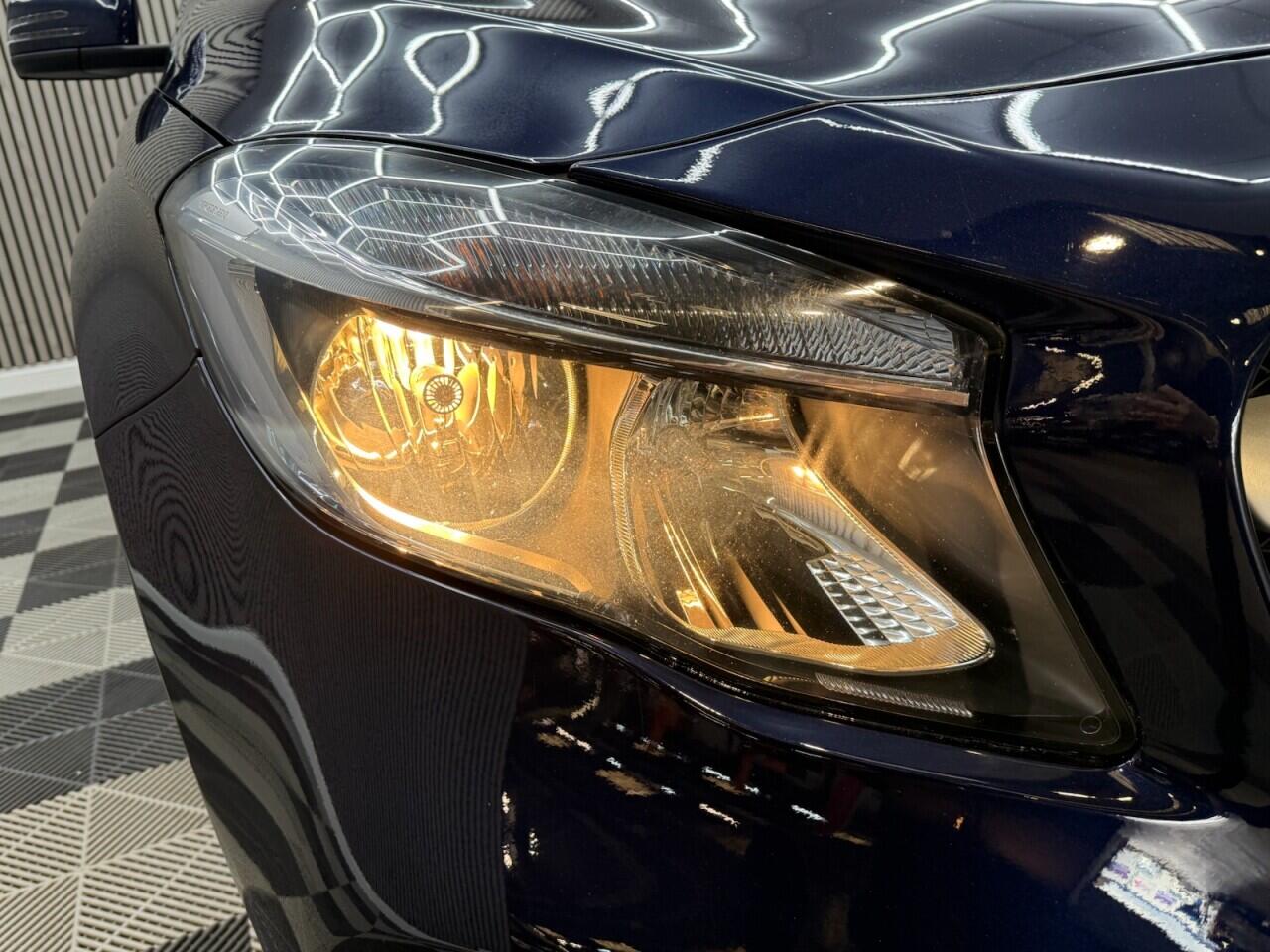 Mercedes-Benz Gla view 3