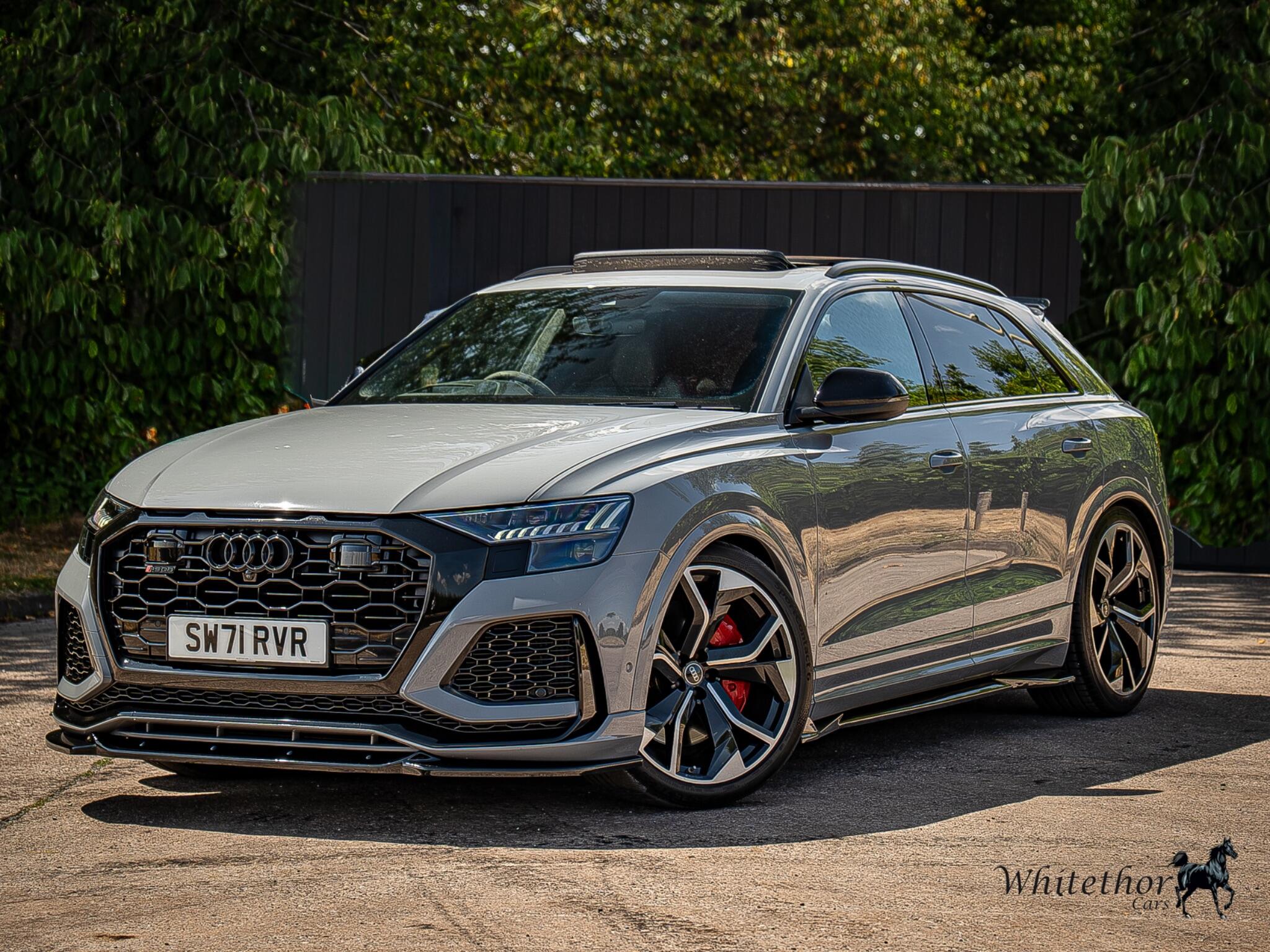 Audi RS Q8 view 3