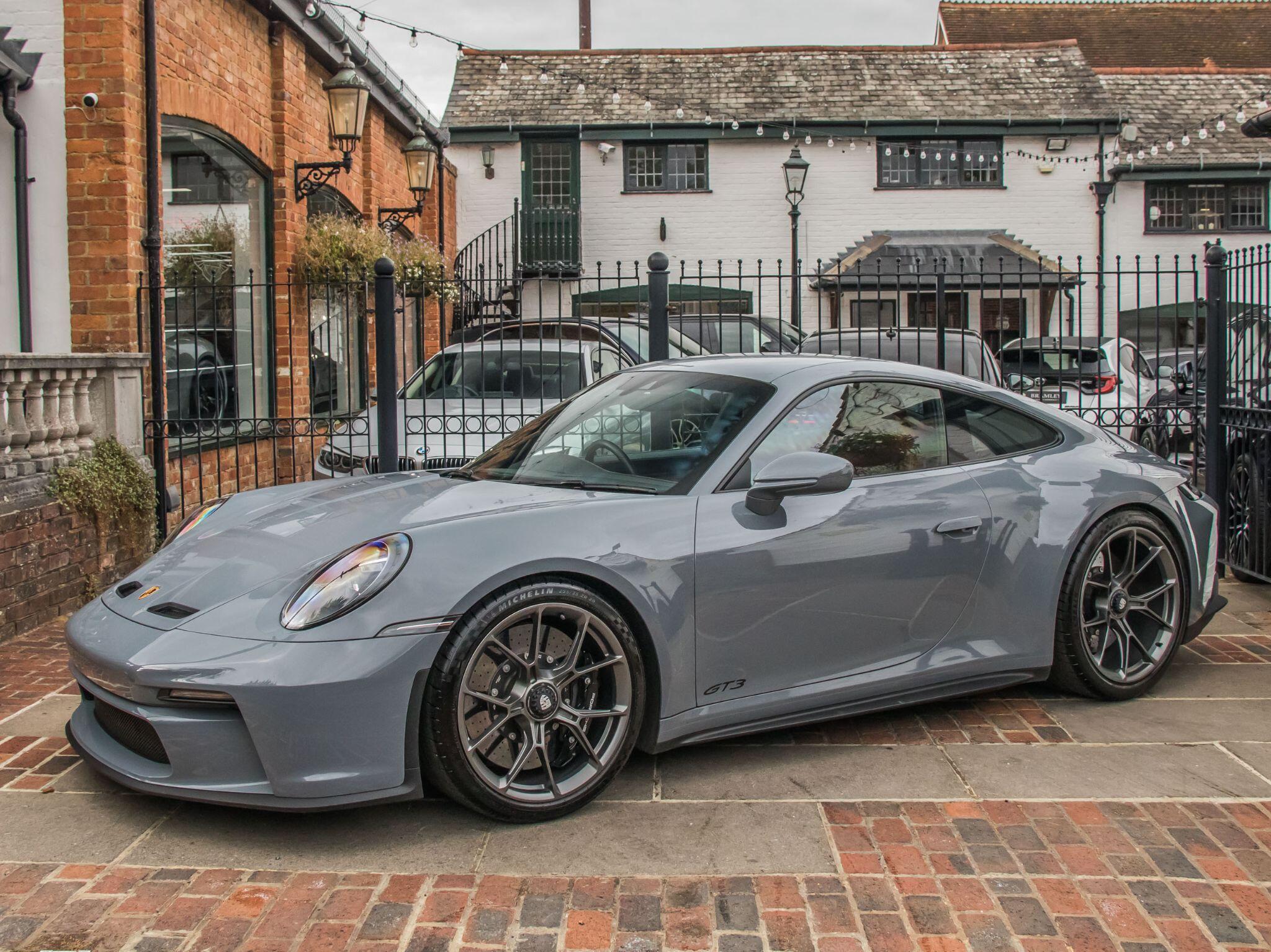 Porsche 911 view 7