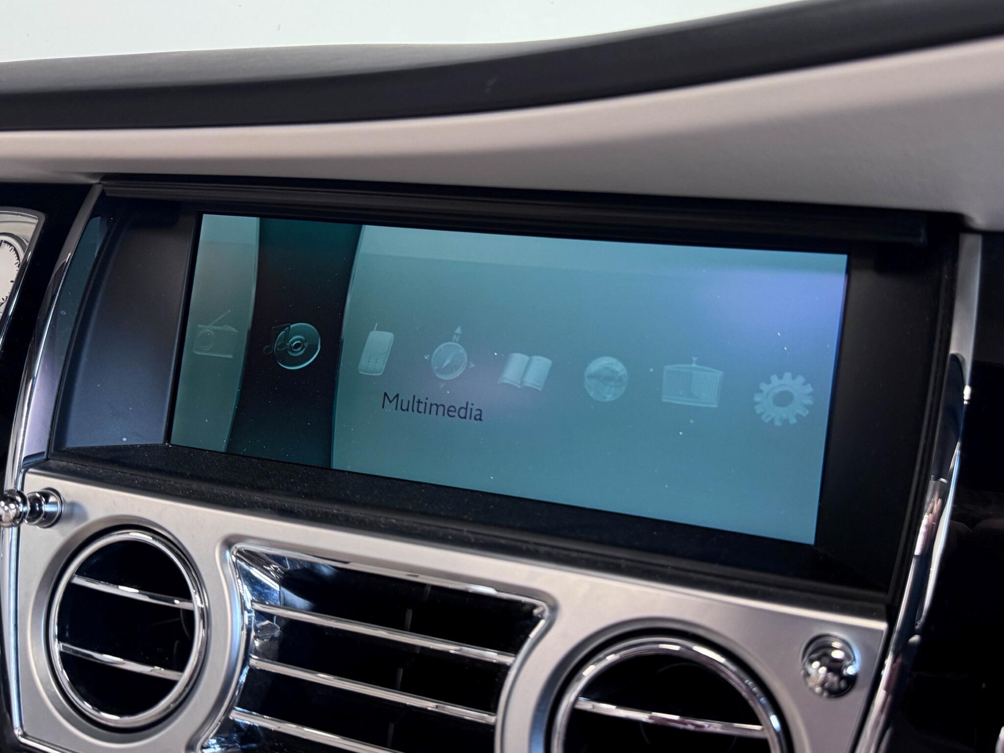 Rolls-Royce Dawn view 45