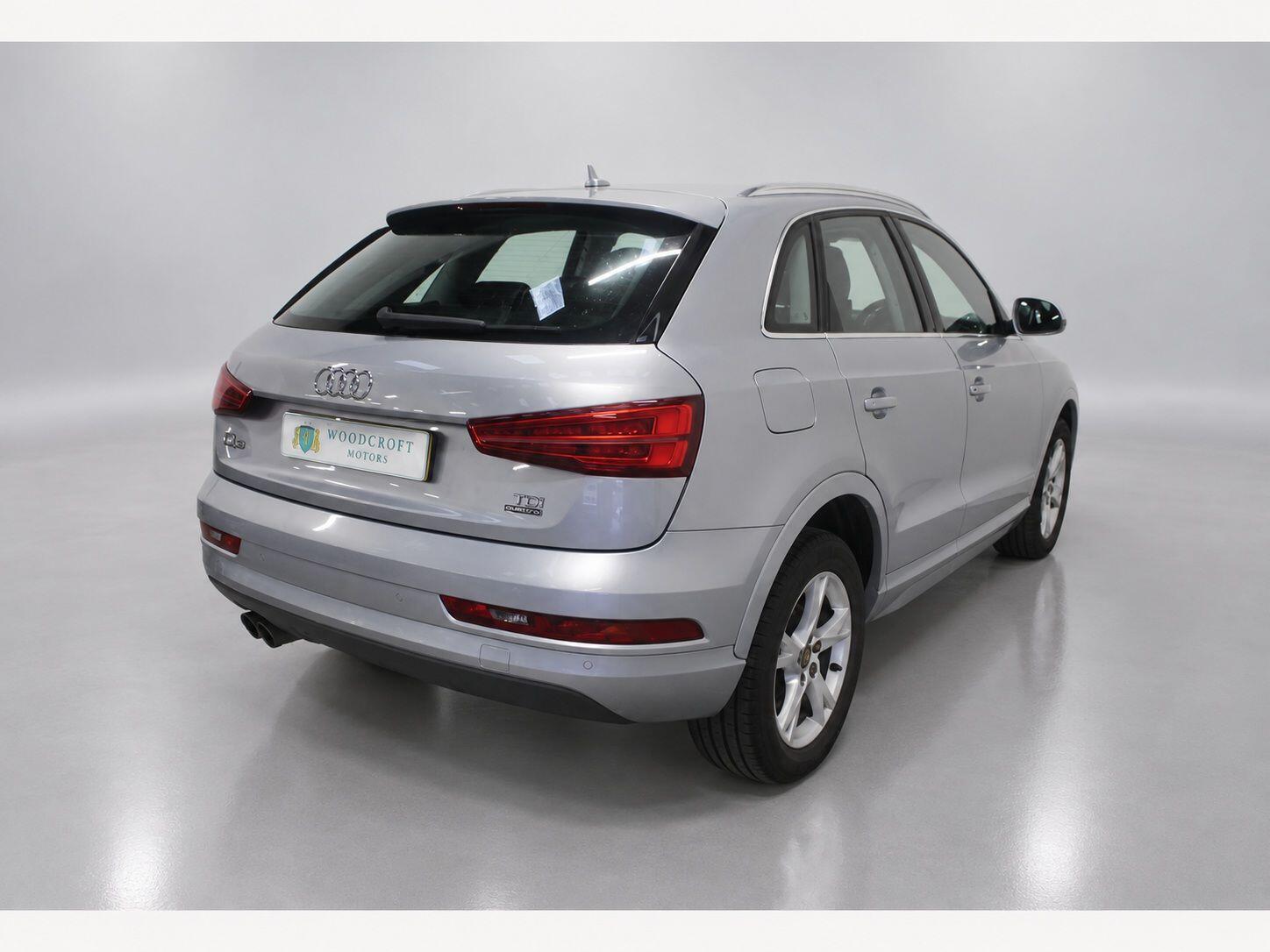 Audi Q3 view 8