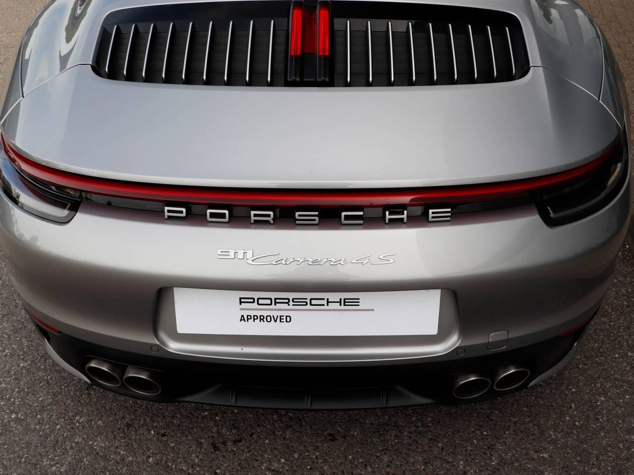 Porsche 911 view 13