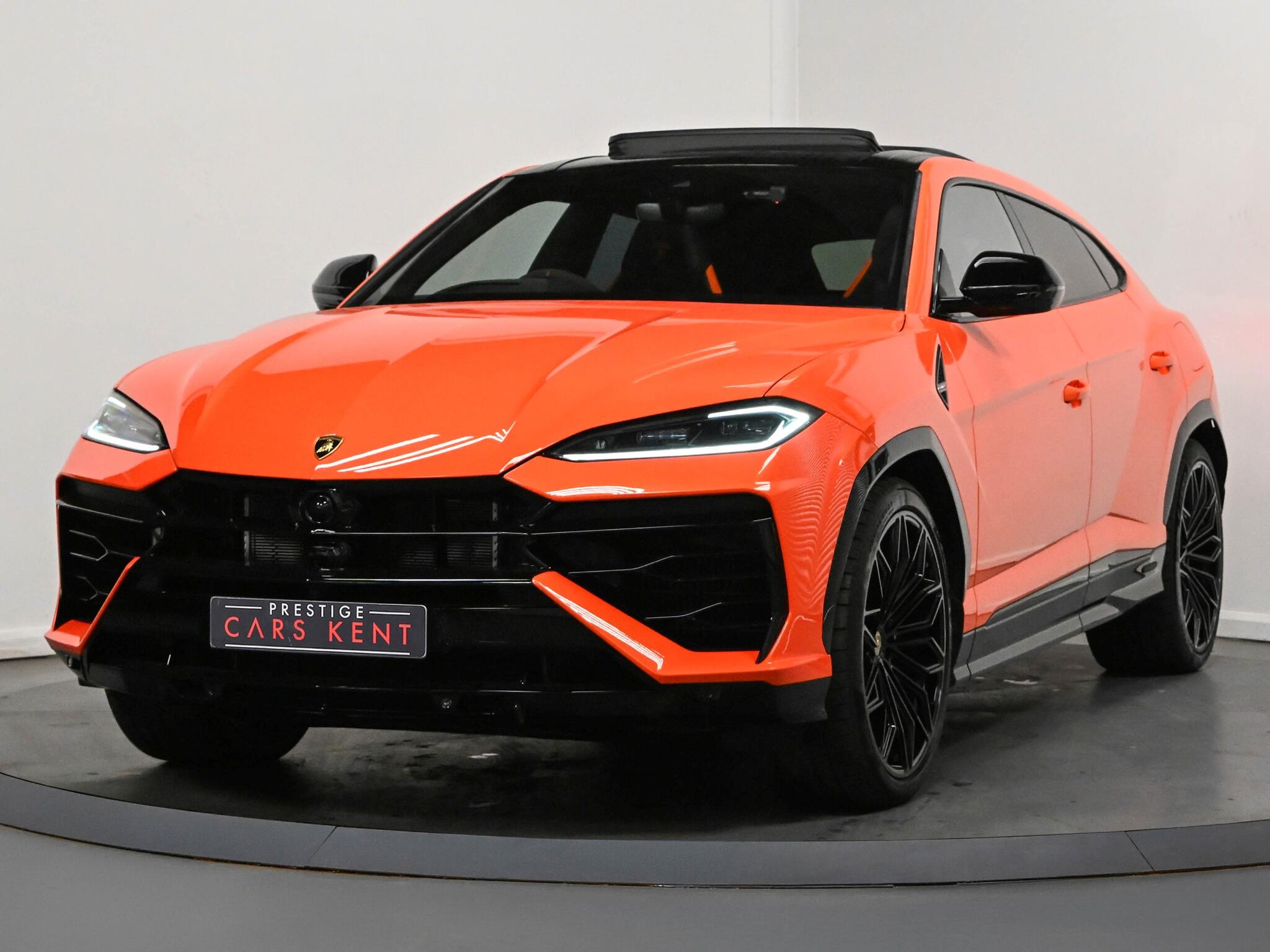 Lamborghini Urus view 6
