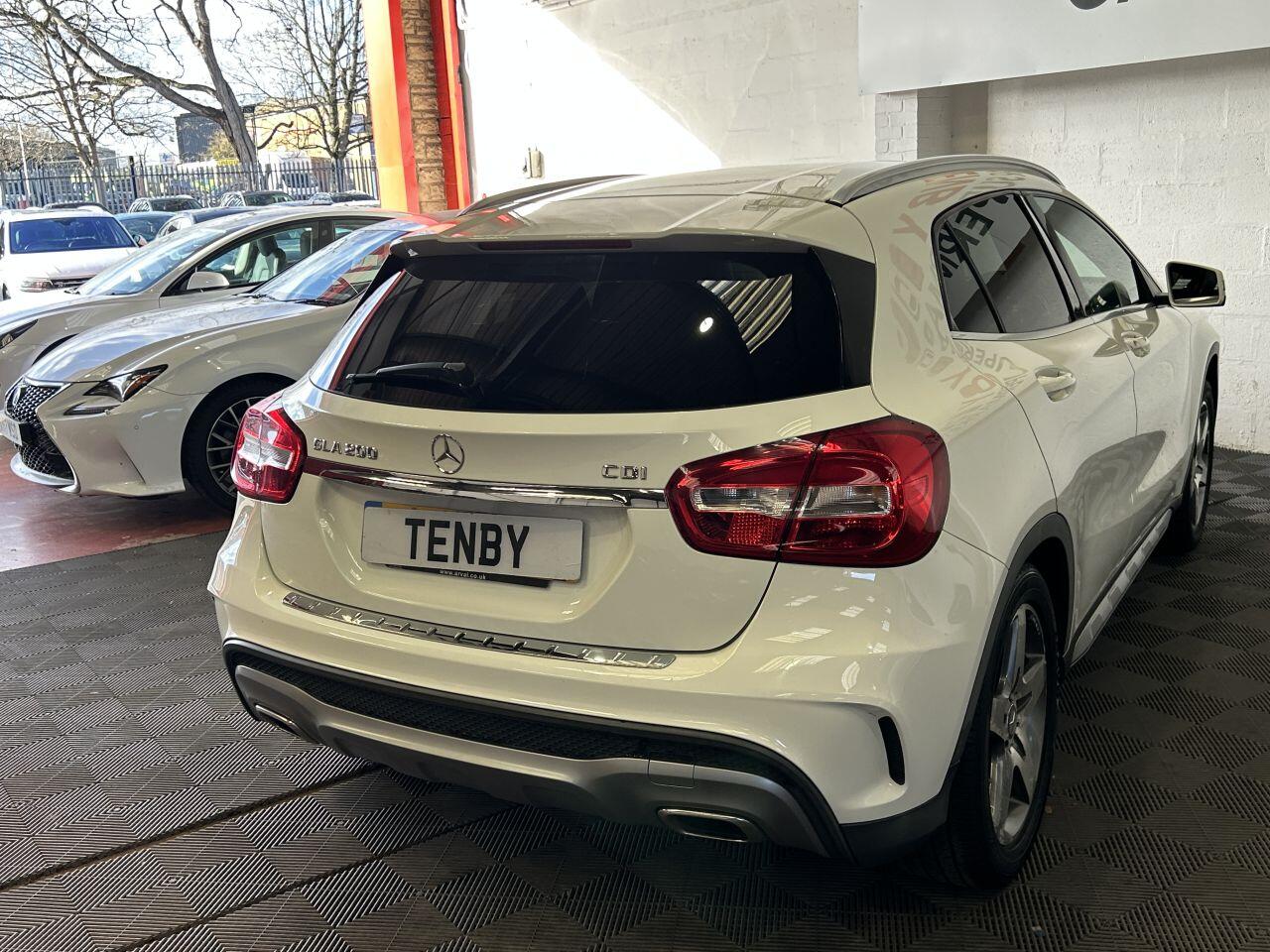 Mercedes-Benz Gla view 21