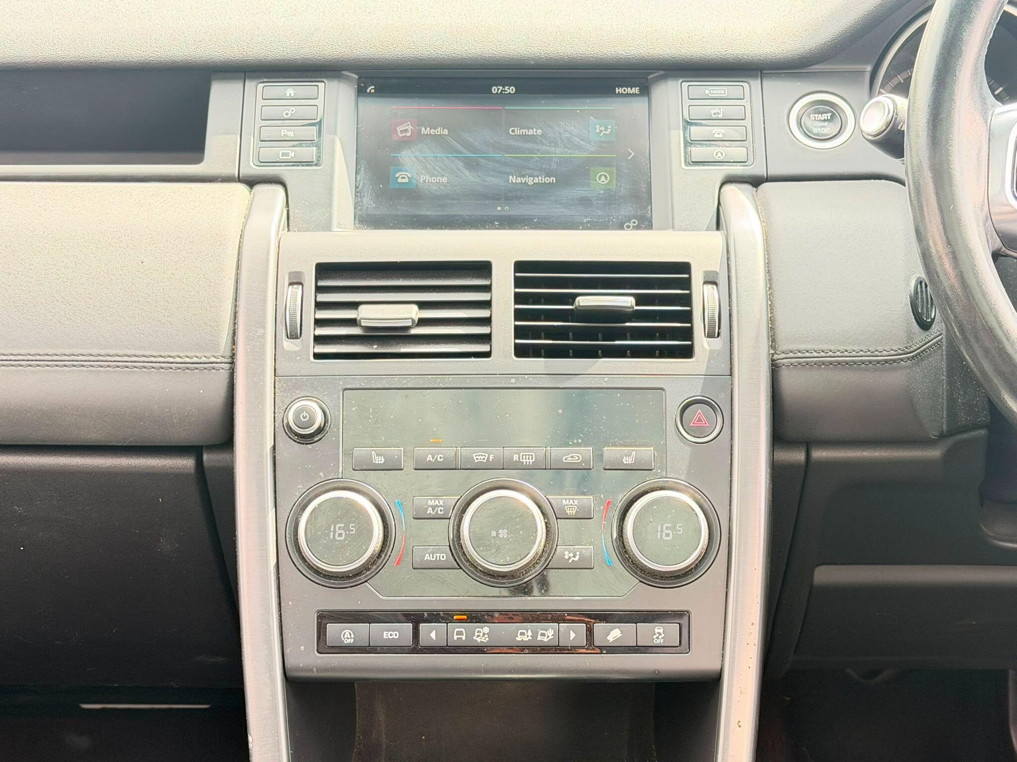 Land Rover Discovery Sport view 23
