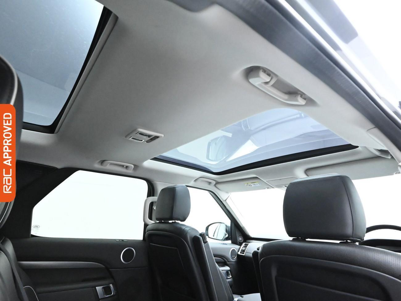 Land Rover Discovery view 3