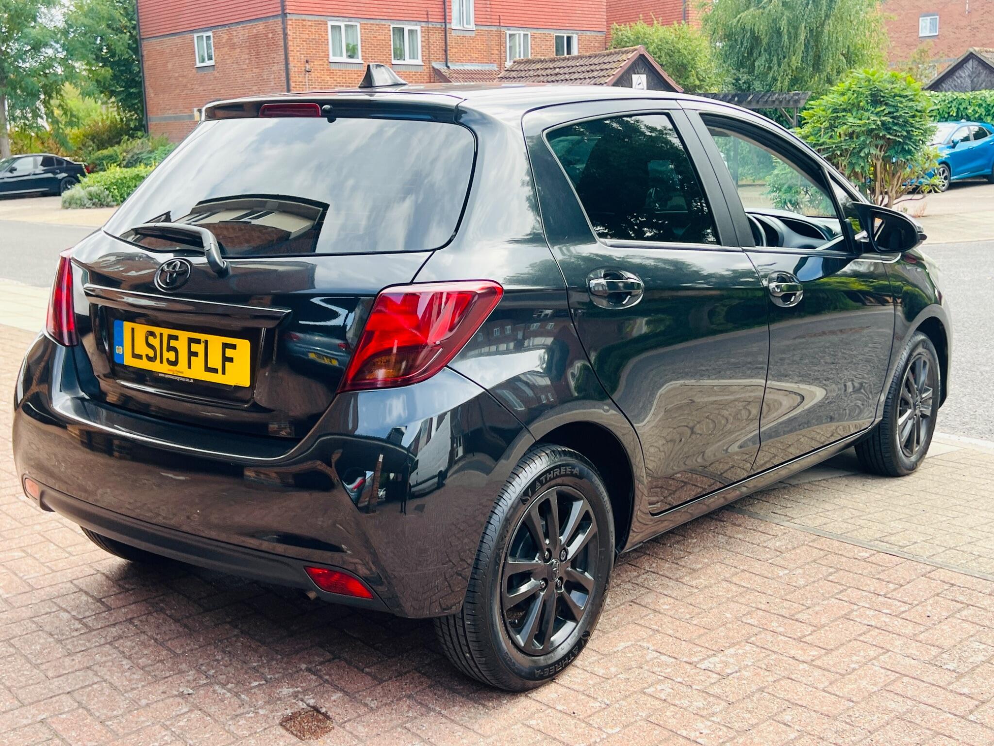 Toyota Yaris view 25
