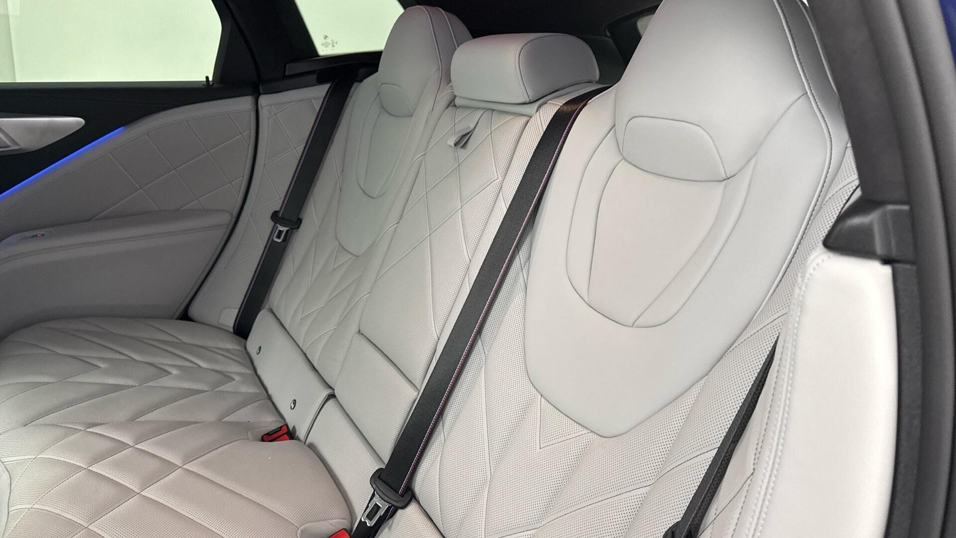 BMW XM view 12