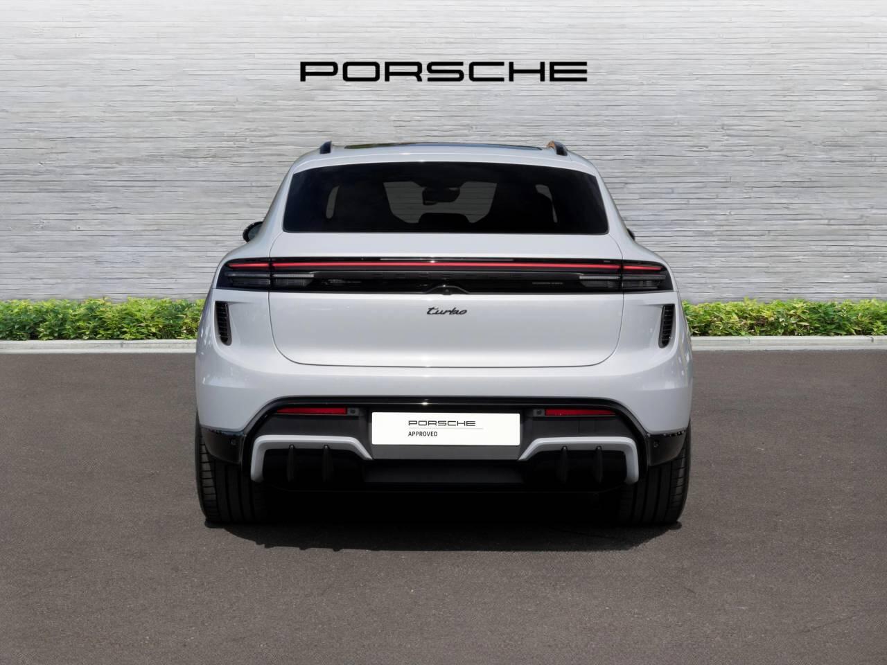 Porsche Macan view 10