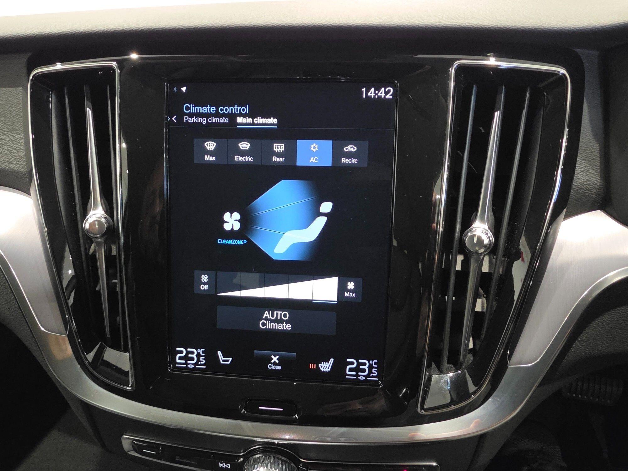 Volvo V60 Cross Country view 88