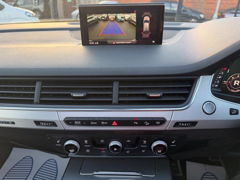 Audi Q7 view 35