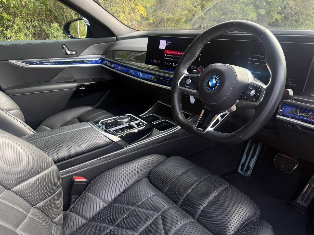 BMW 7 Series view 10