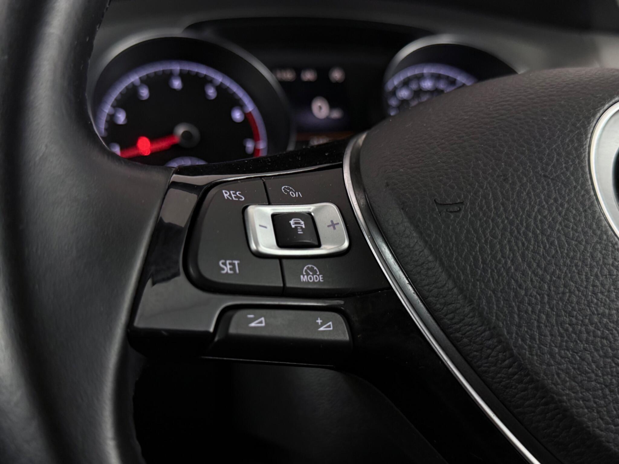 Volkswagen Golf view 11