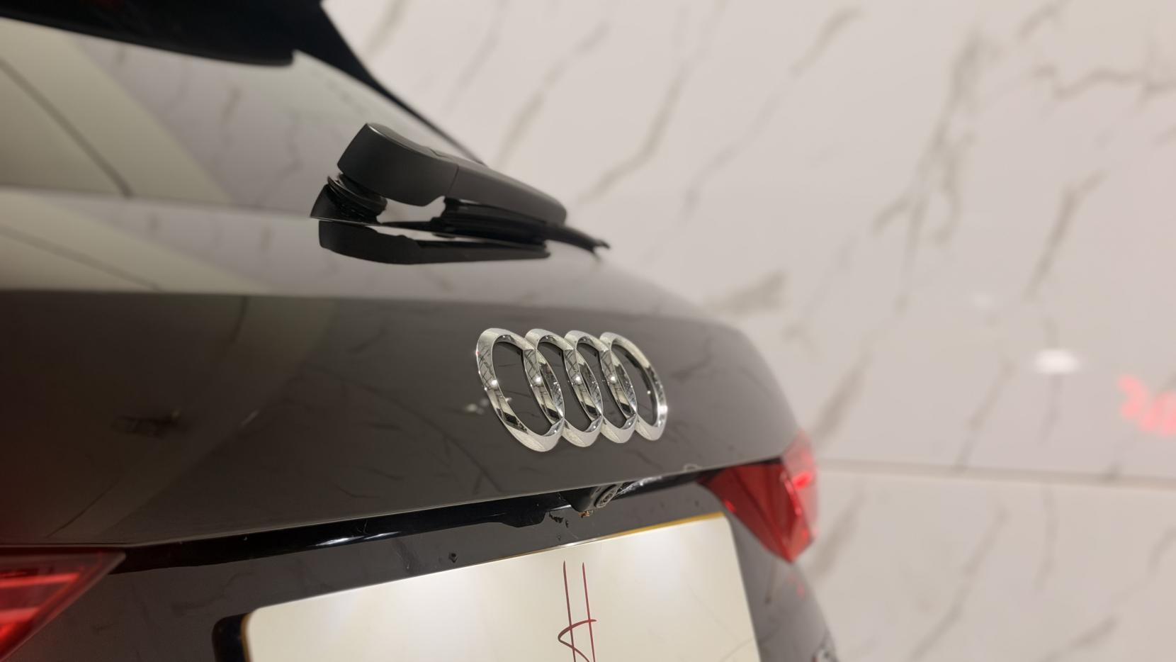 Audi Q3 view 30
