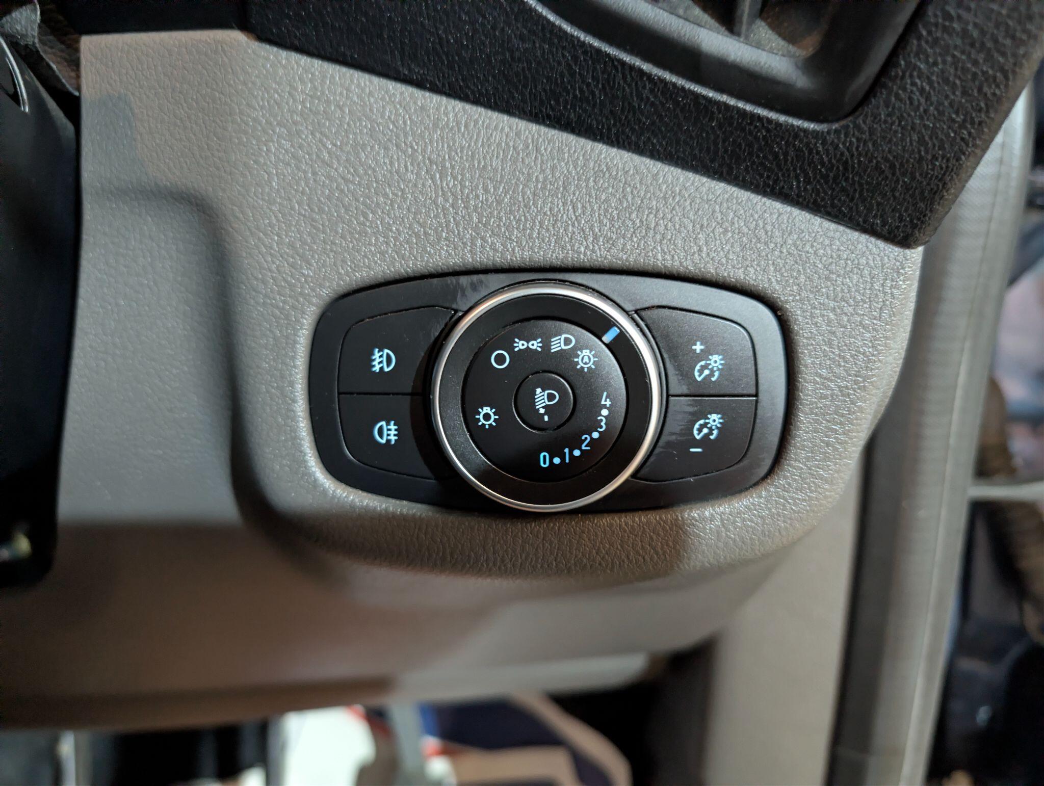 Ford Grand Tourneo Connect view 37