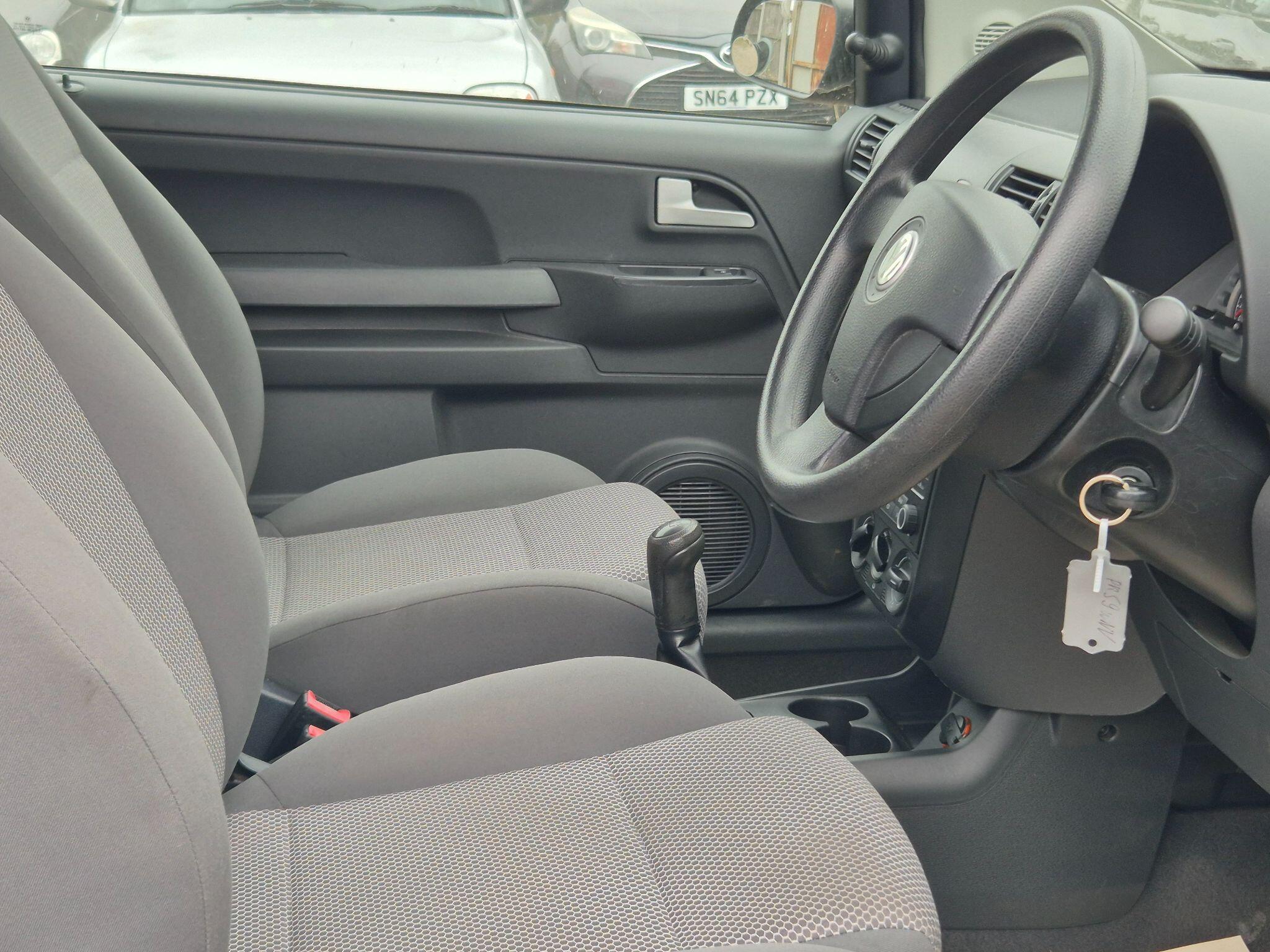 Volkswagen Fox view 8