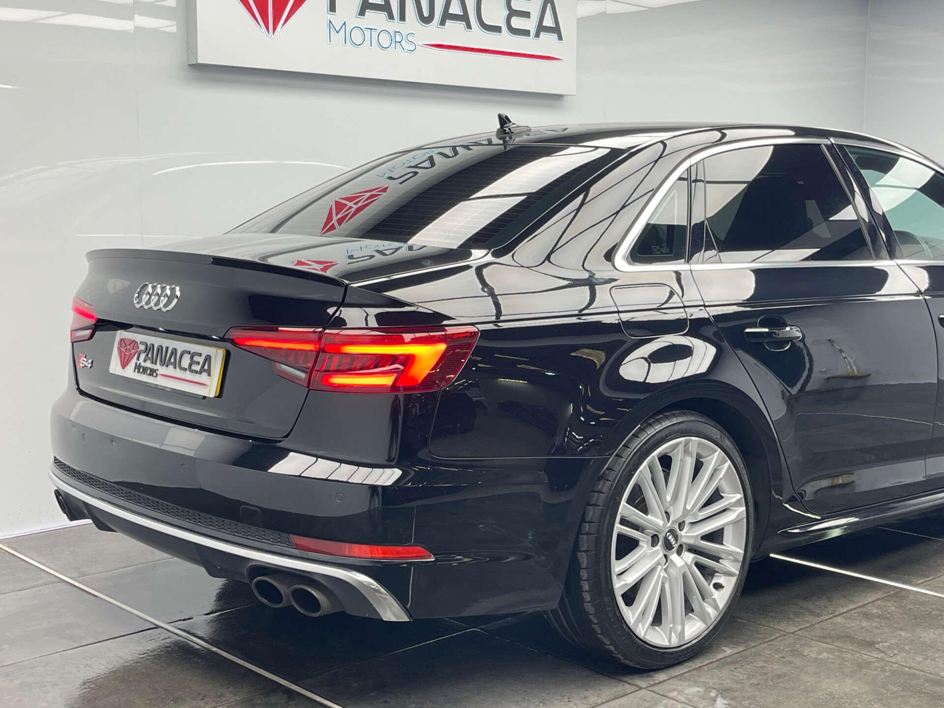 Audi S4 view 10
