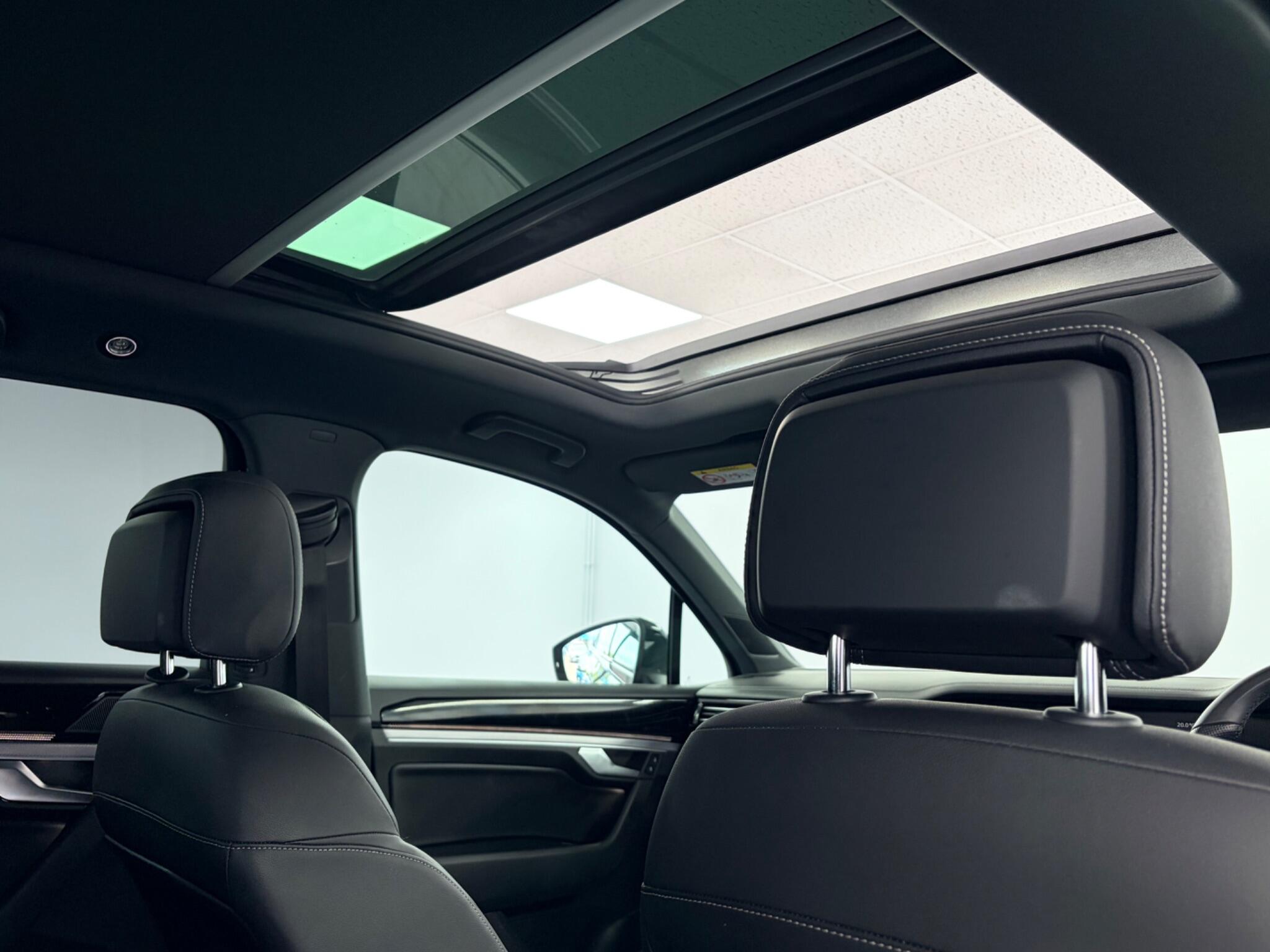Volkswagen Touareg view 34
